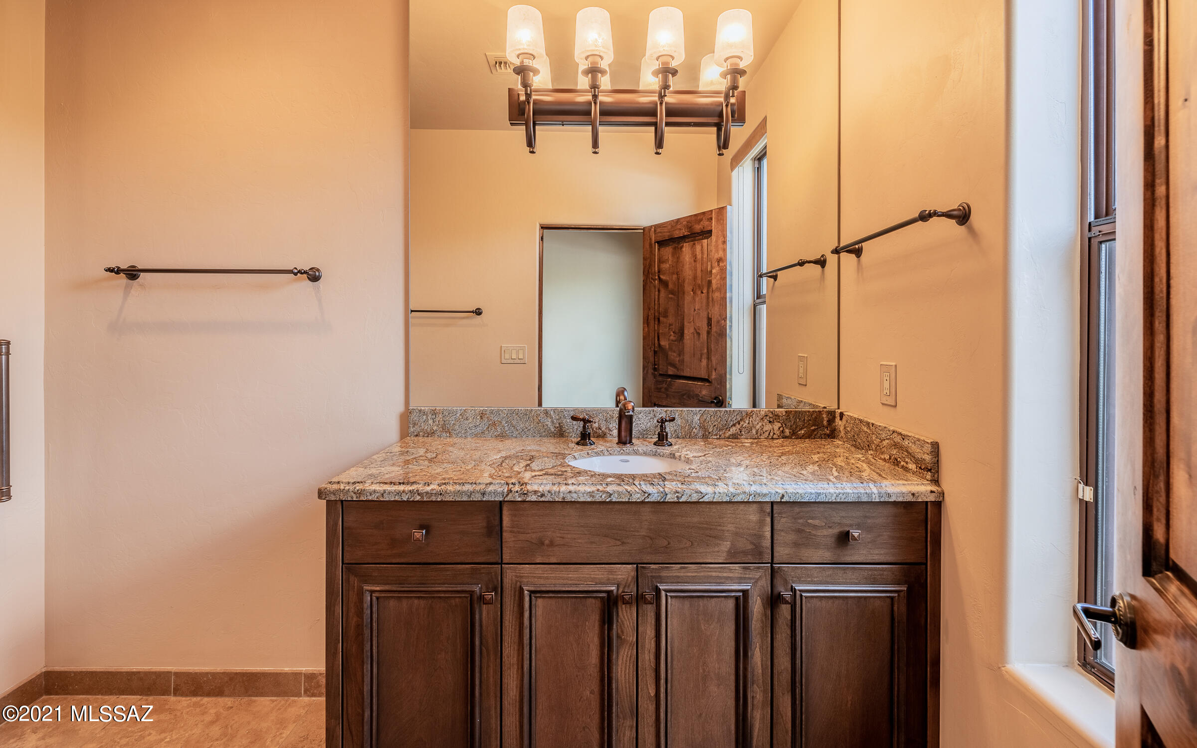 5070 N Hacienda Del Sol Road