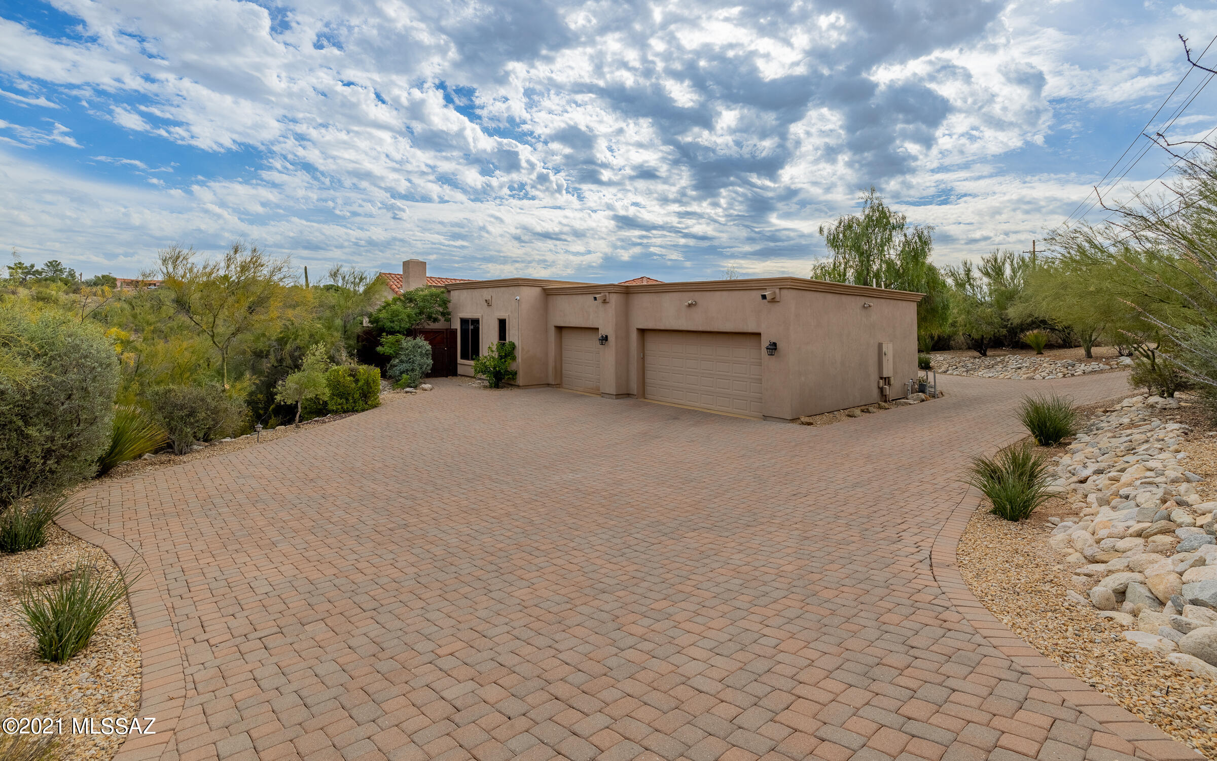 5070 N Hacienda Del Sol Road