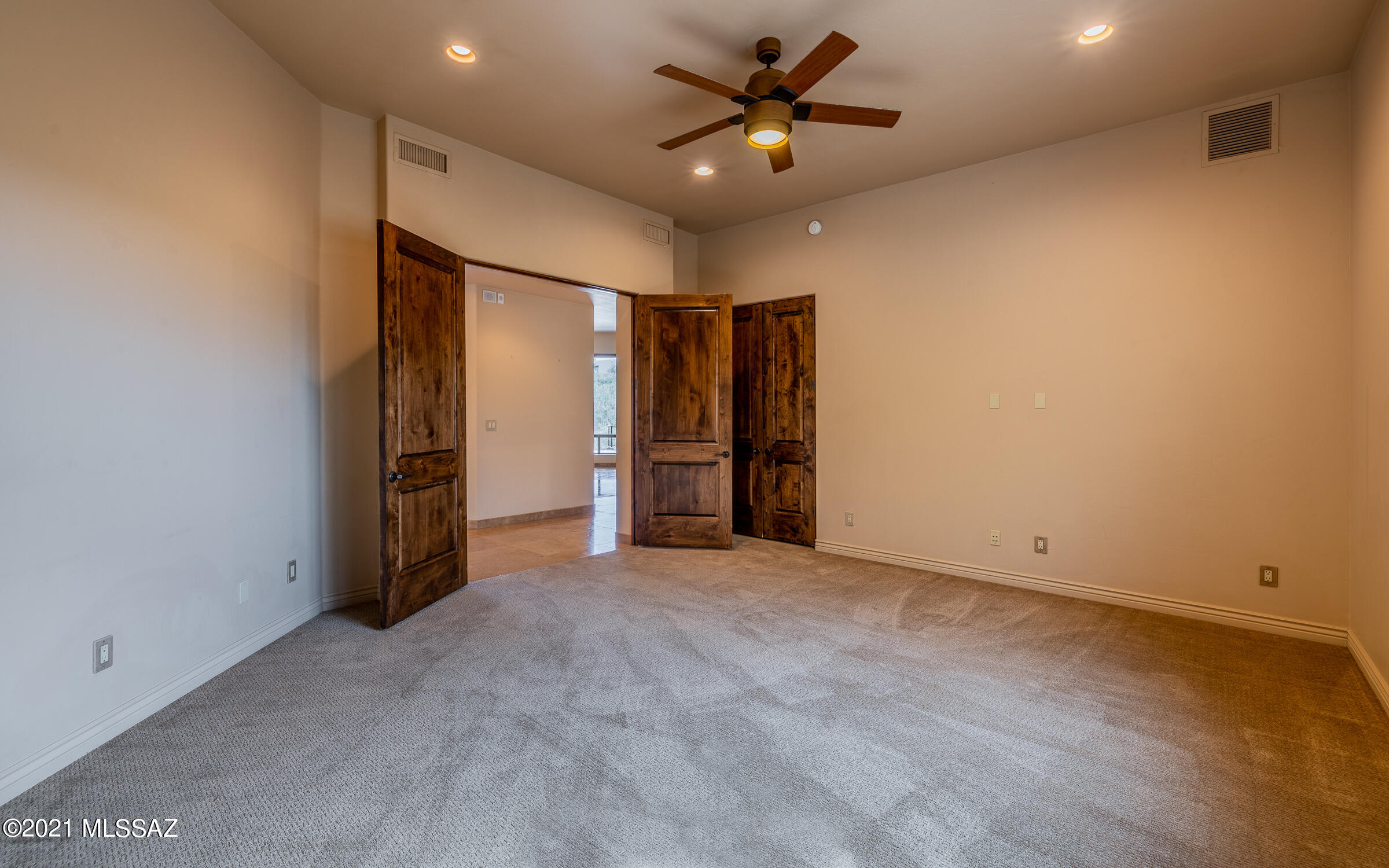 5070 N Hacienda Del Sol Road