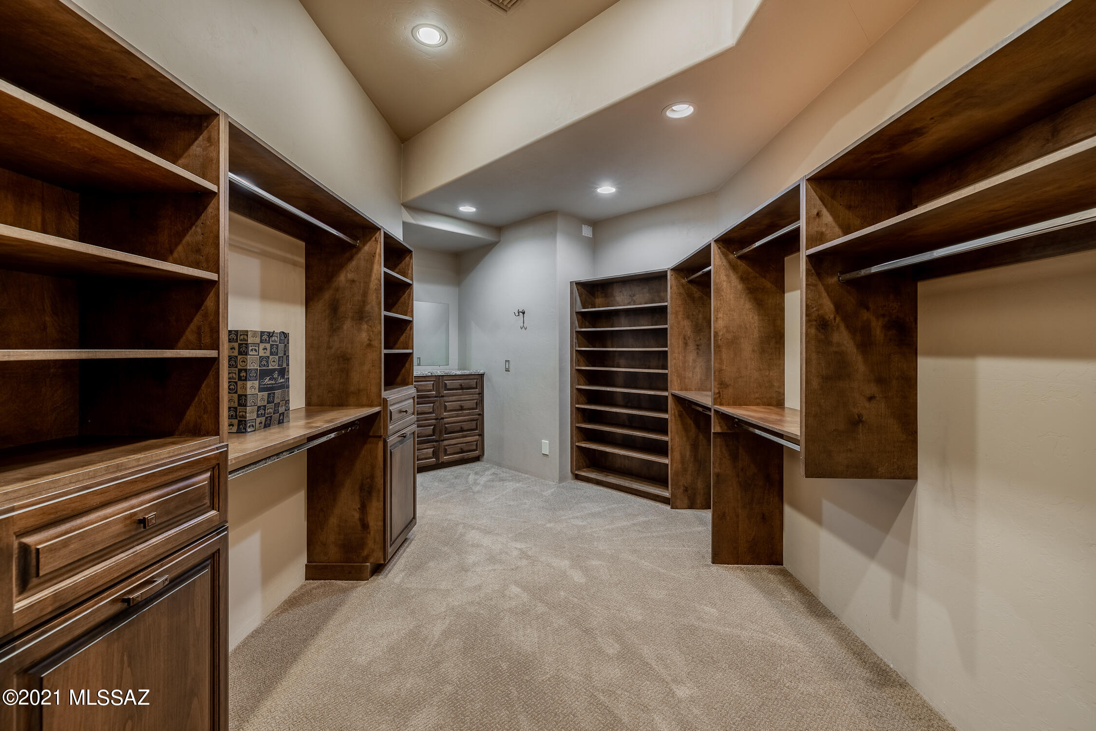 5070 N Hacienda Del Sol Road