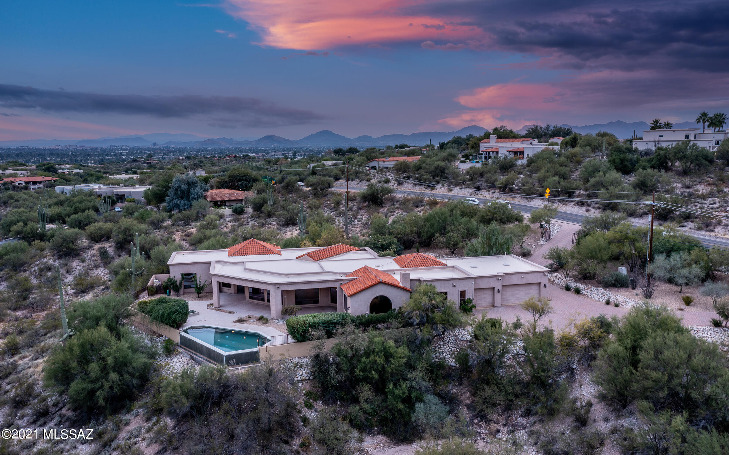 5070 N Hacienda Del Sol Road