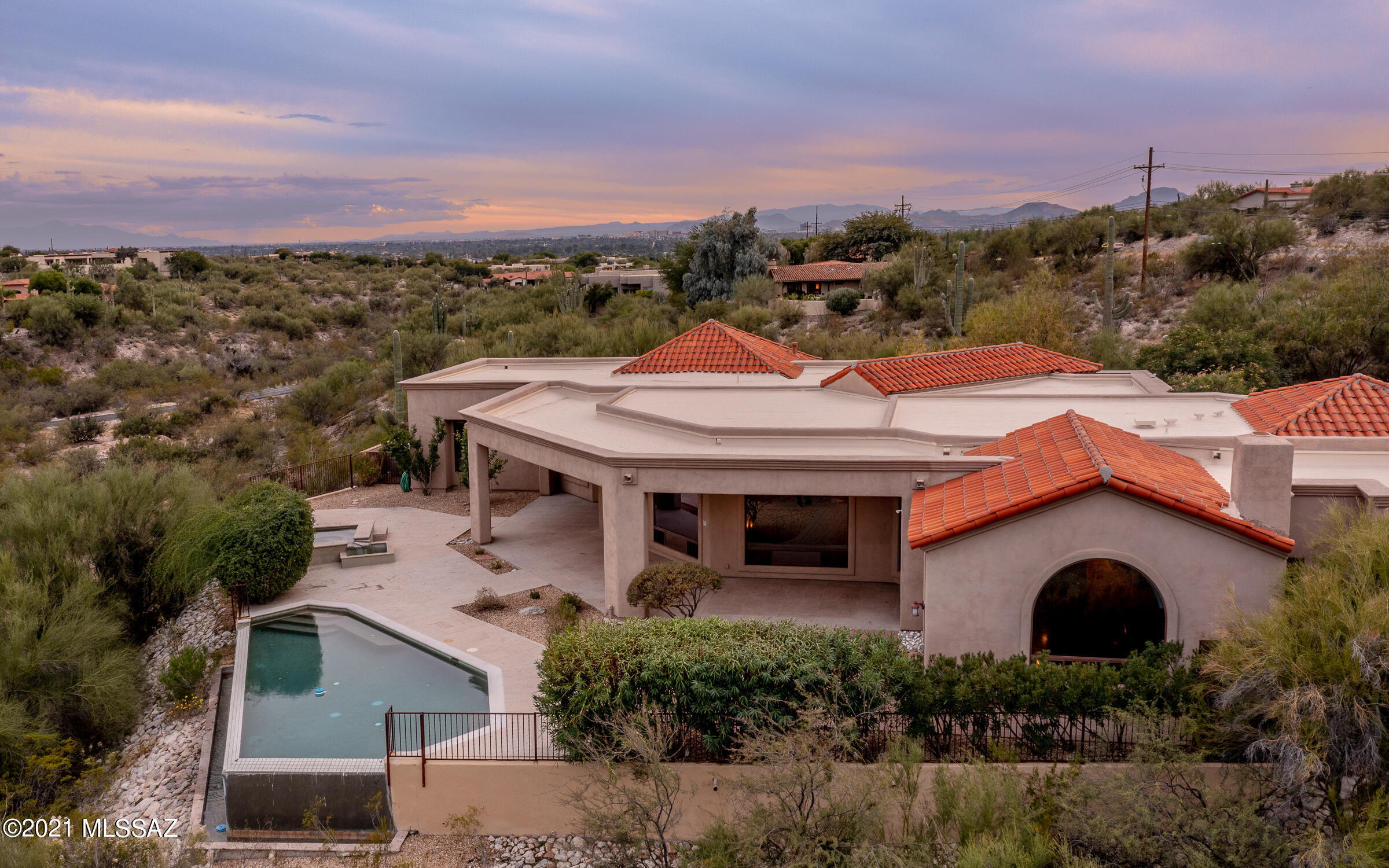 5070 N Hacienda Del Sol Road