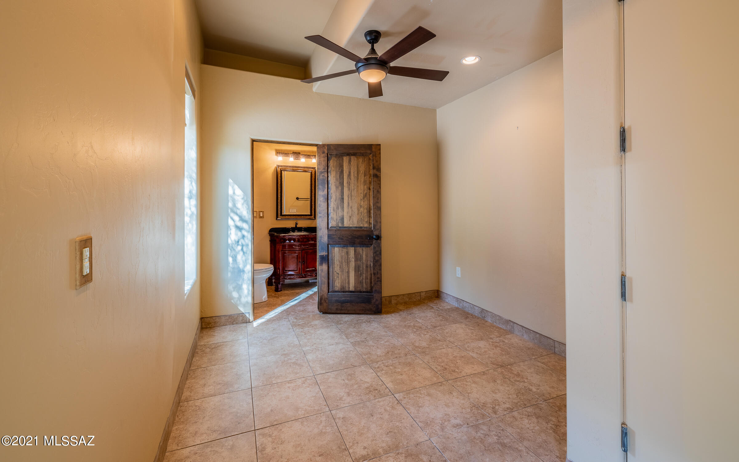 5070 N Hacienda Del Sol Road