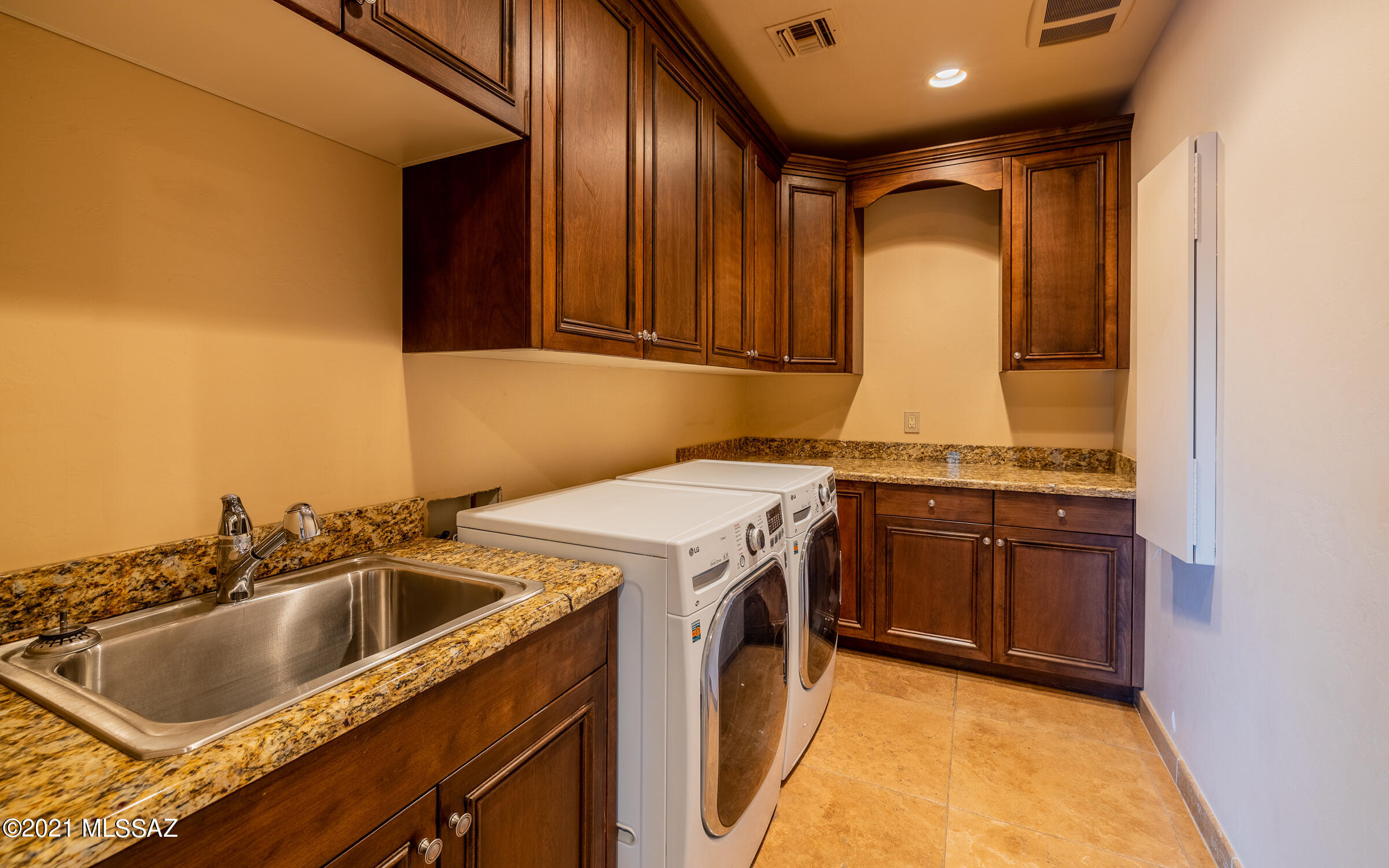 5070 N Hacienda Del Sol Road