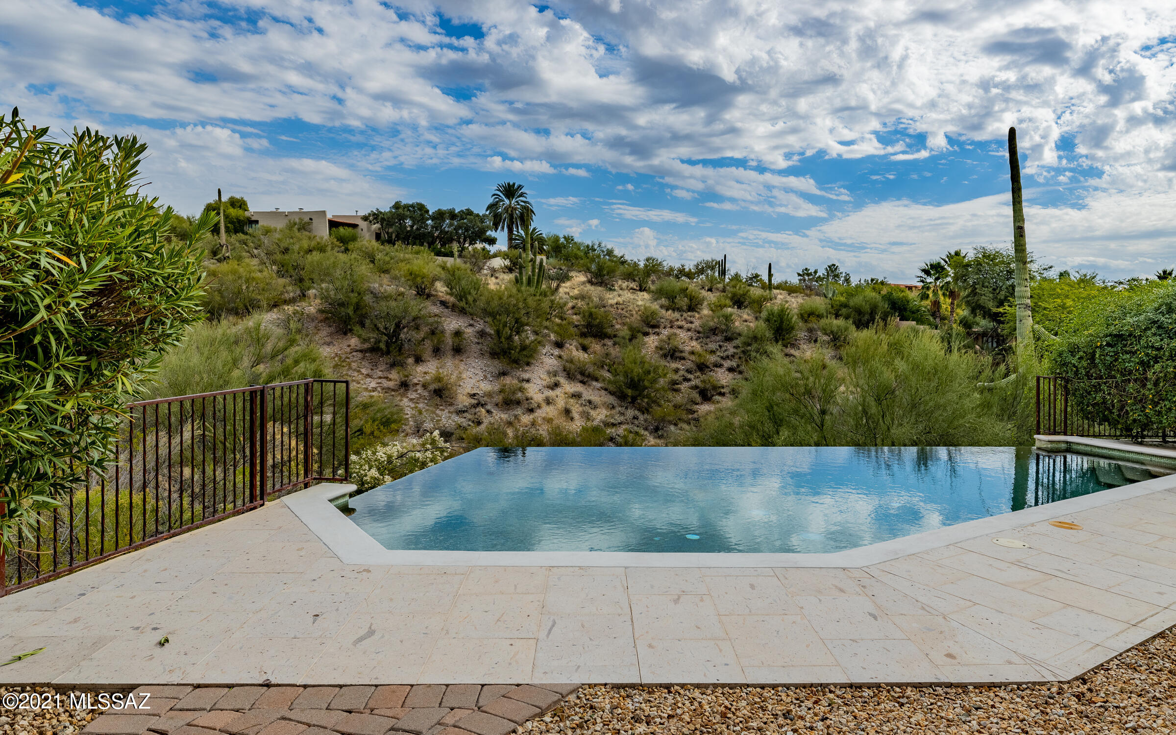 5070 N Hacienda Del Sol Road