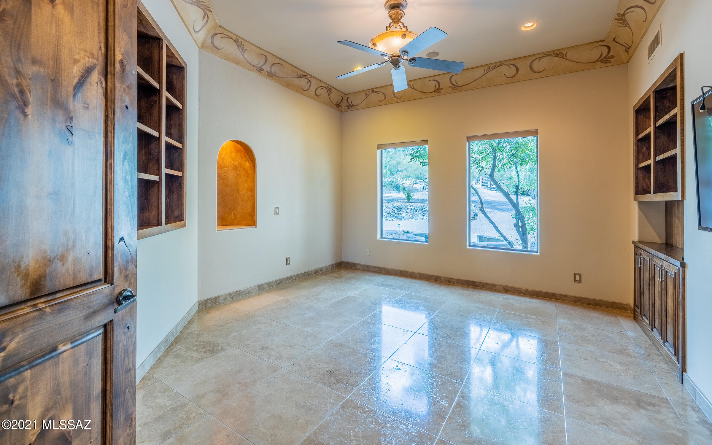 5070 N Hacienda Del Sol Road