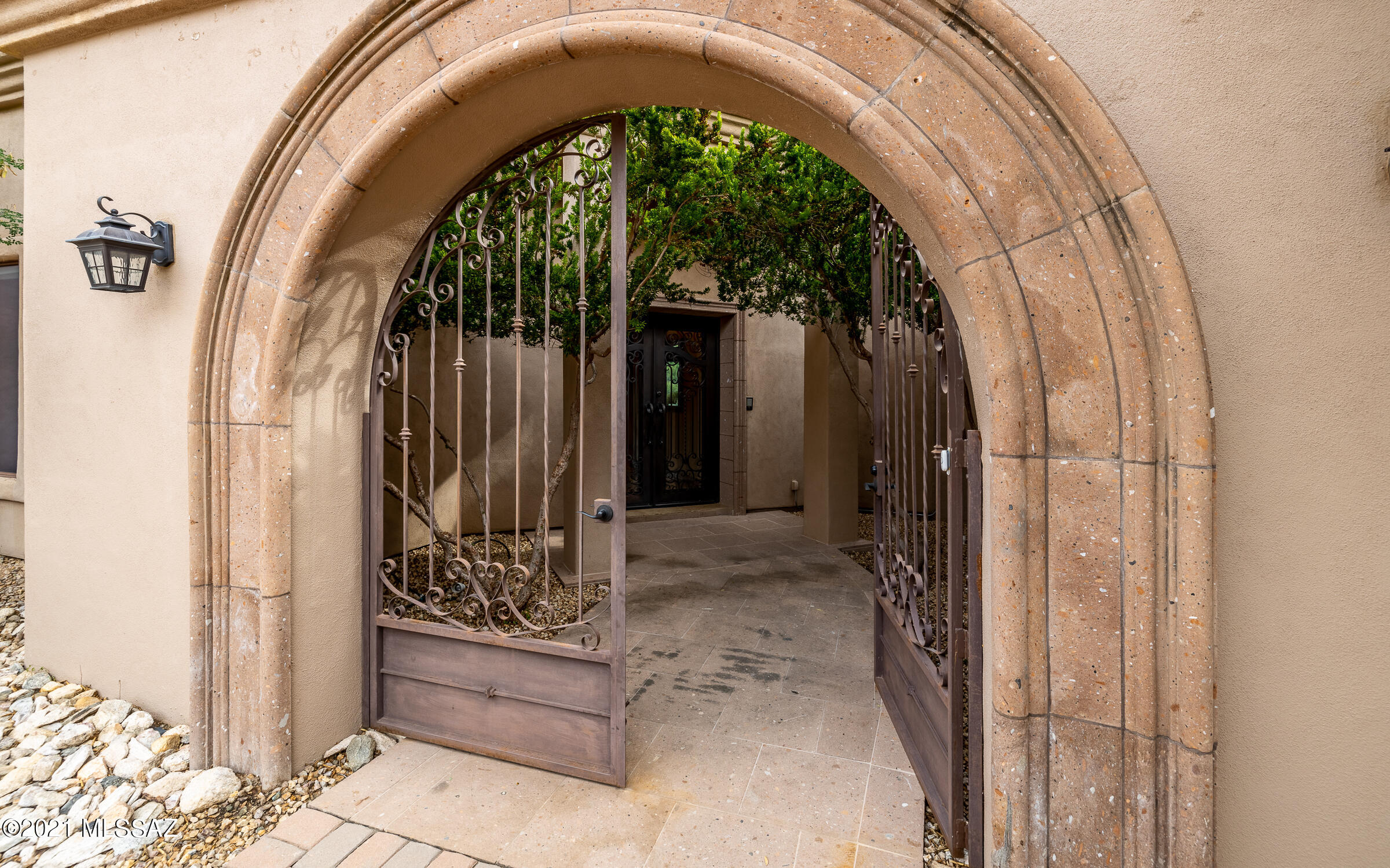 5070 N Hacienda Del Sol Road