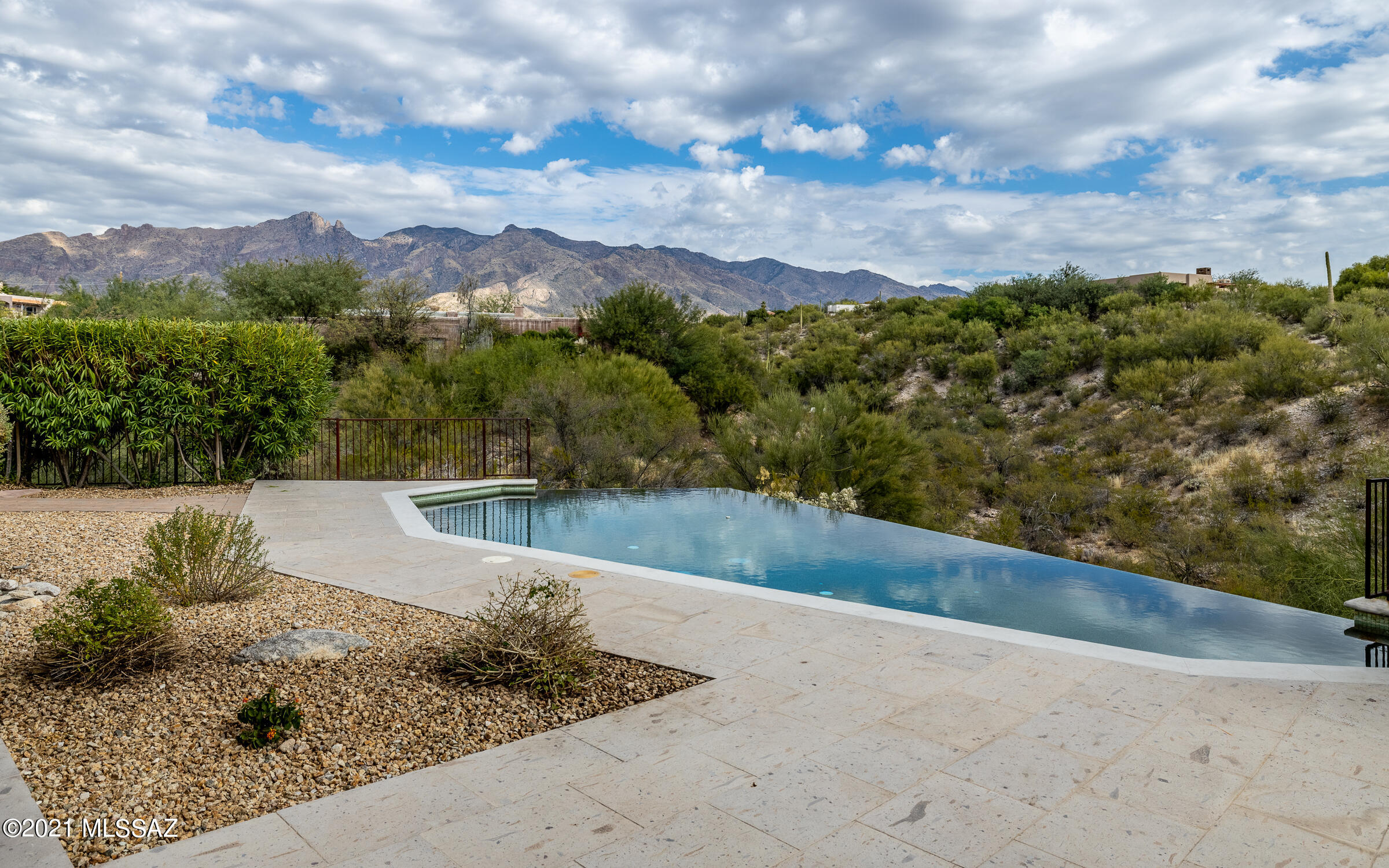 5070 N Hacienda Del Sol Road