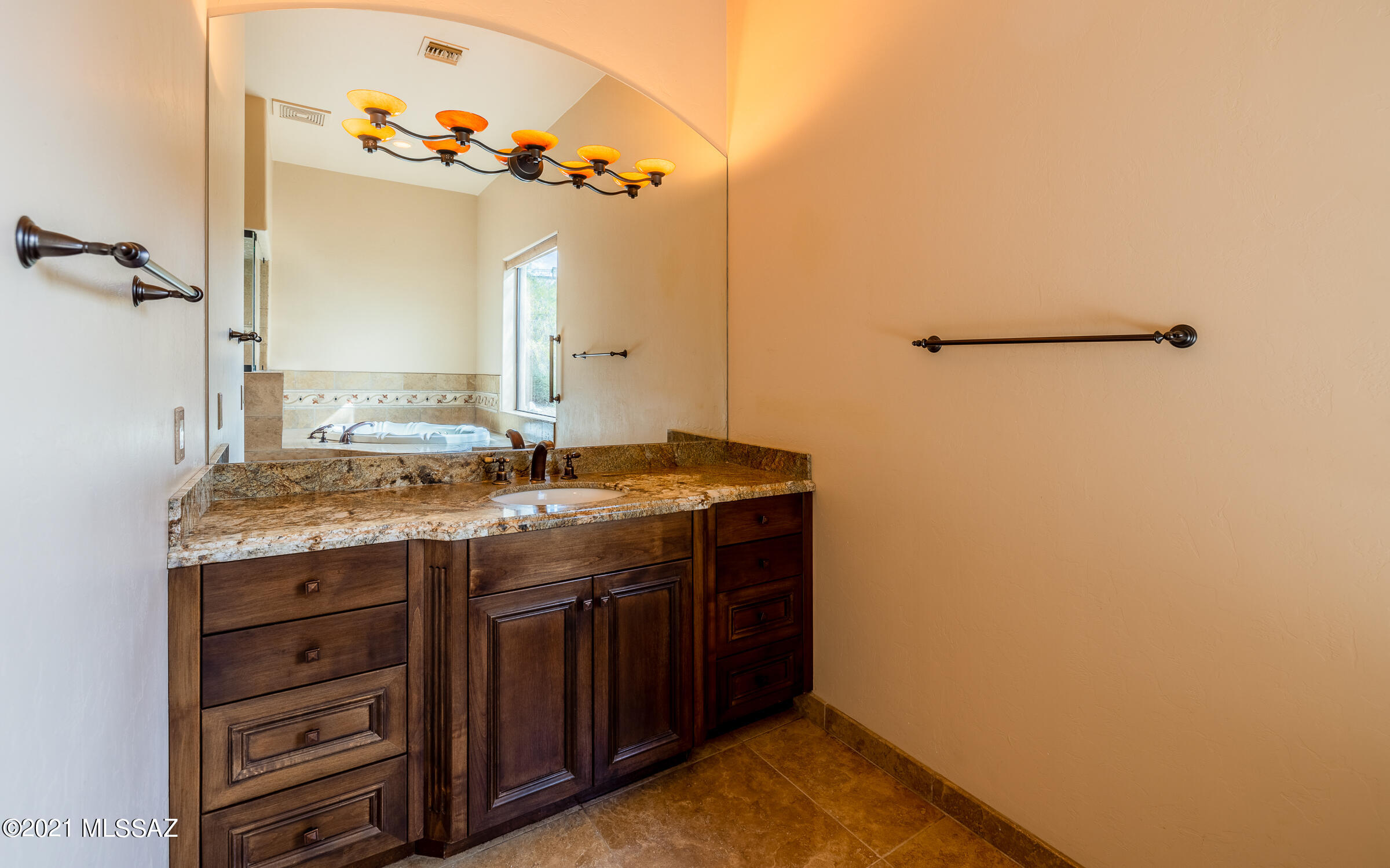 5070 N Hacienda Del Sol Road