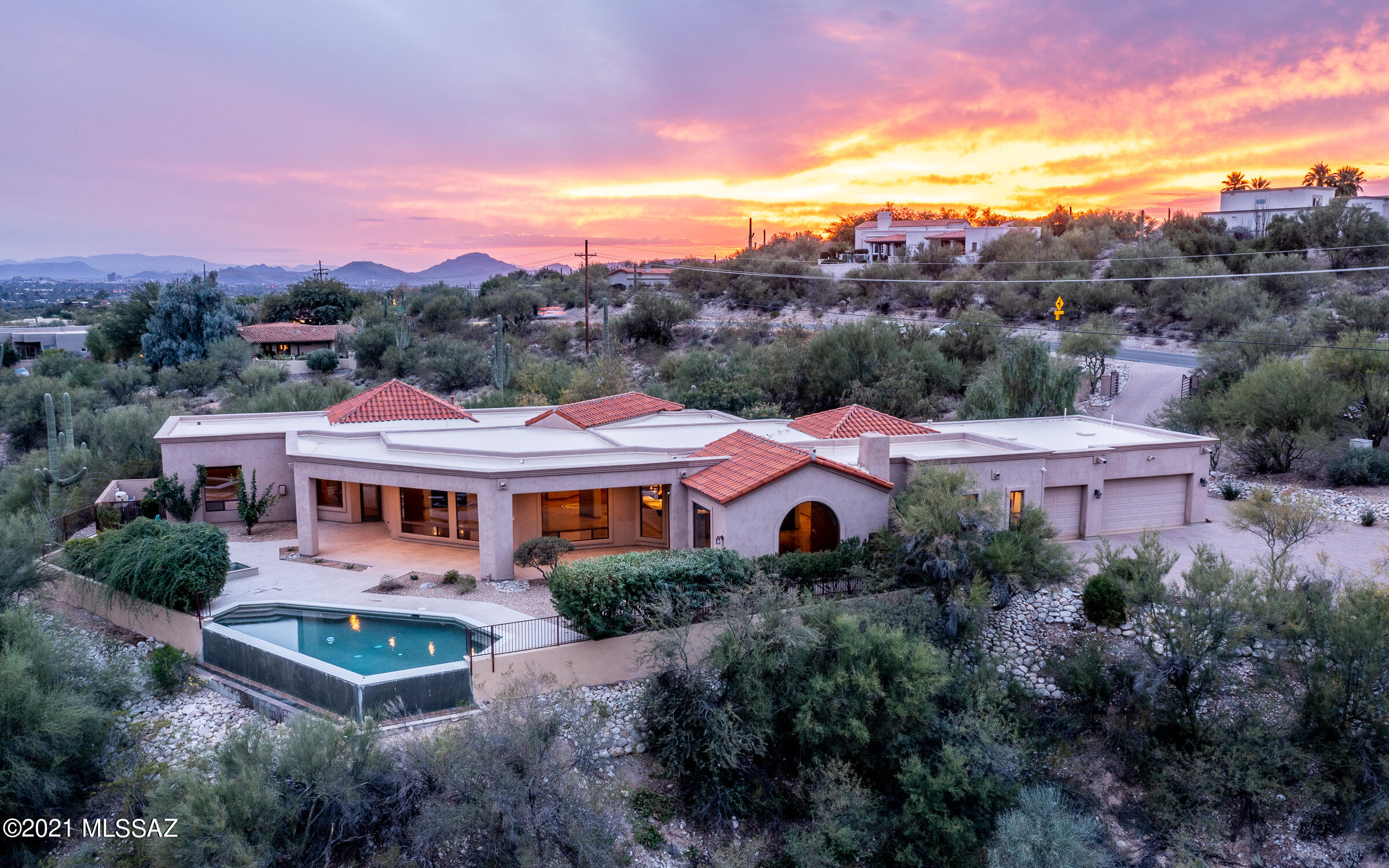 5070 N Hacienda Del Sol Road