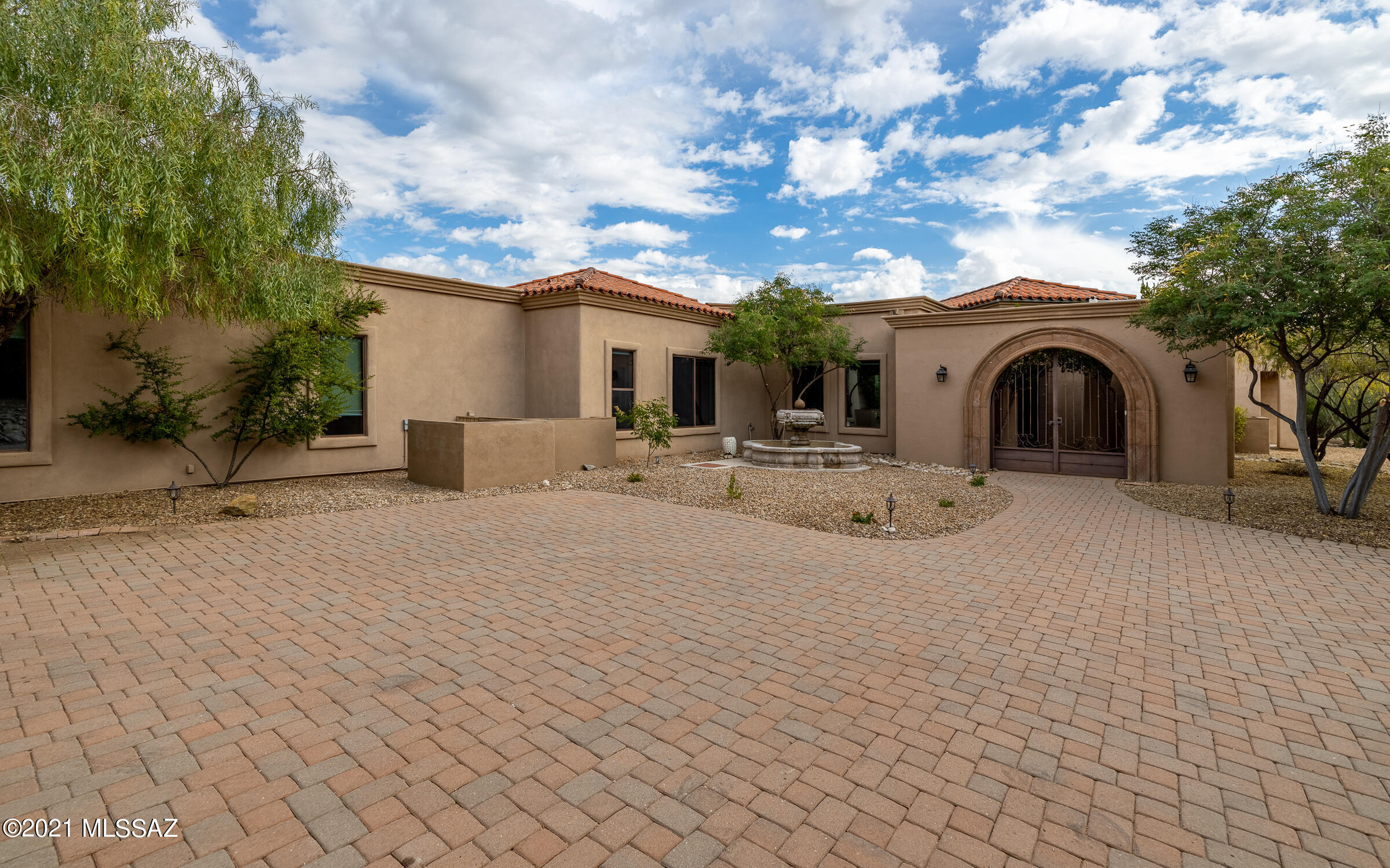 5070 N Hacienda Del Sol Road