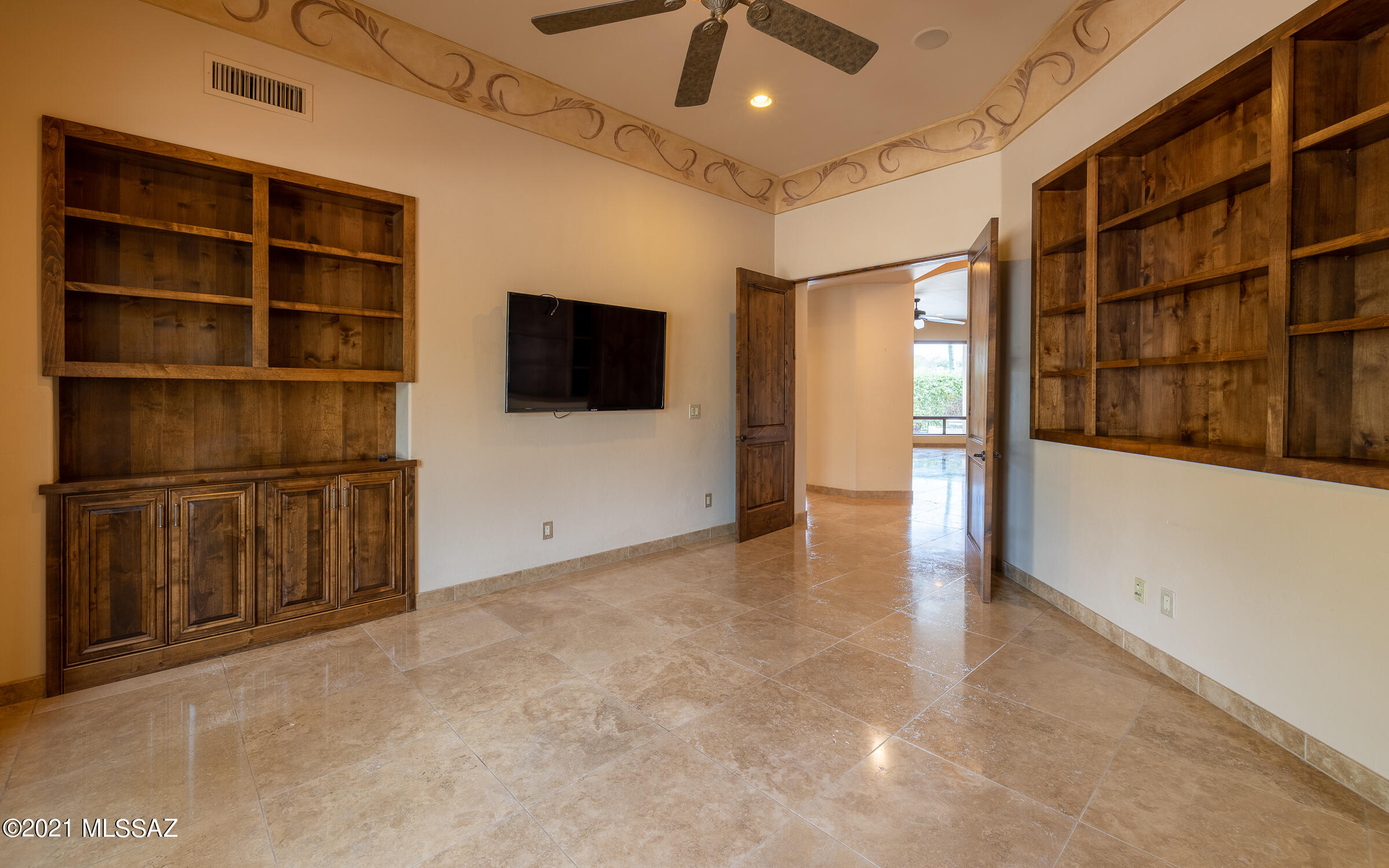 5070 N Hacienda Del Sol Road