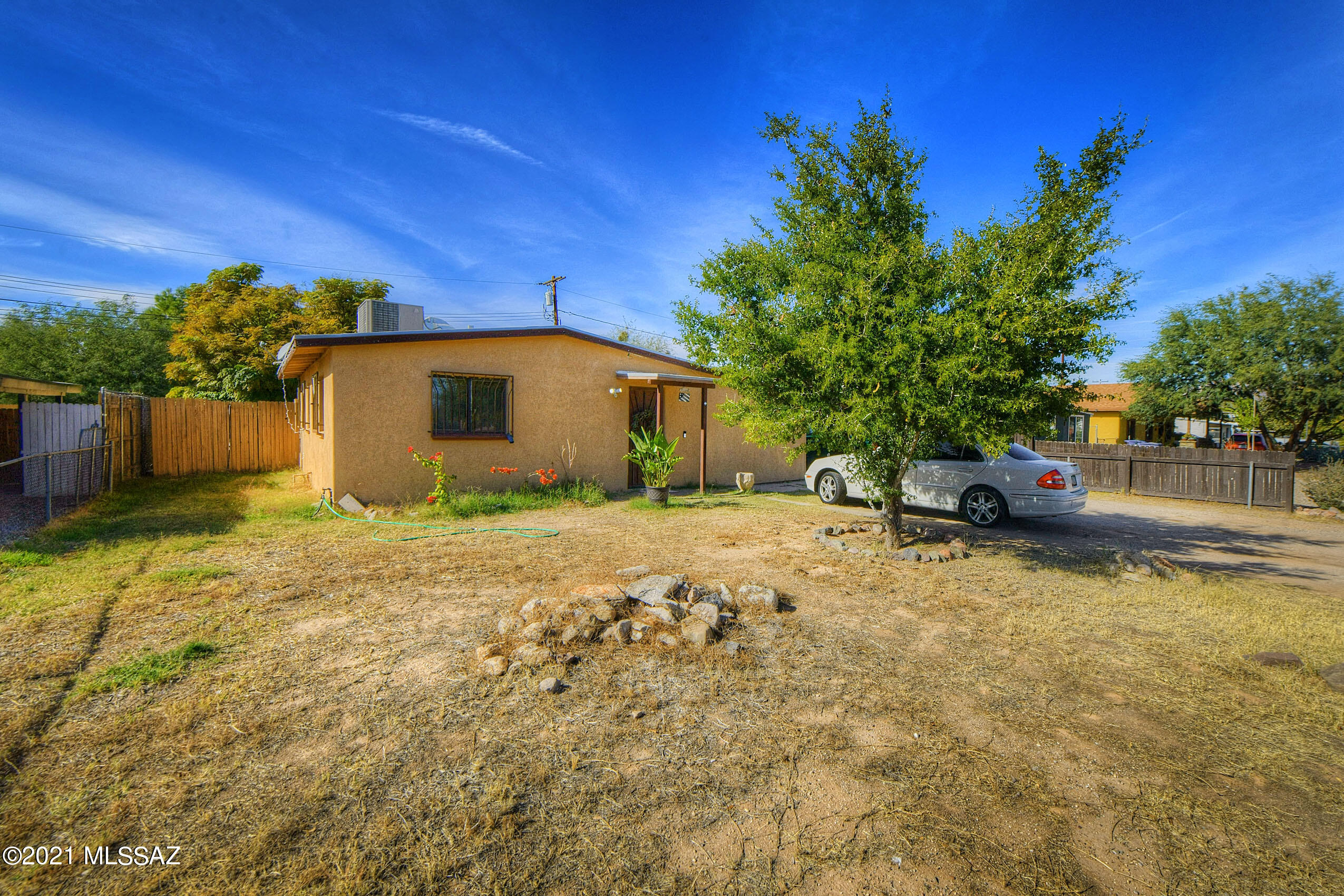 3341 N Howard Avenue