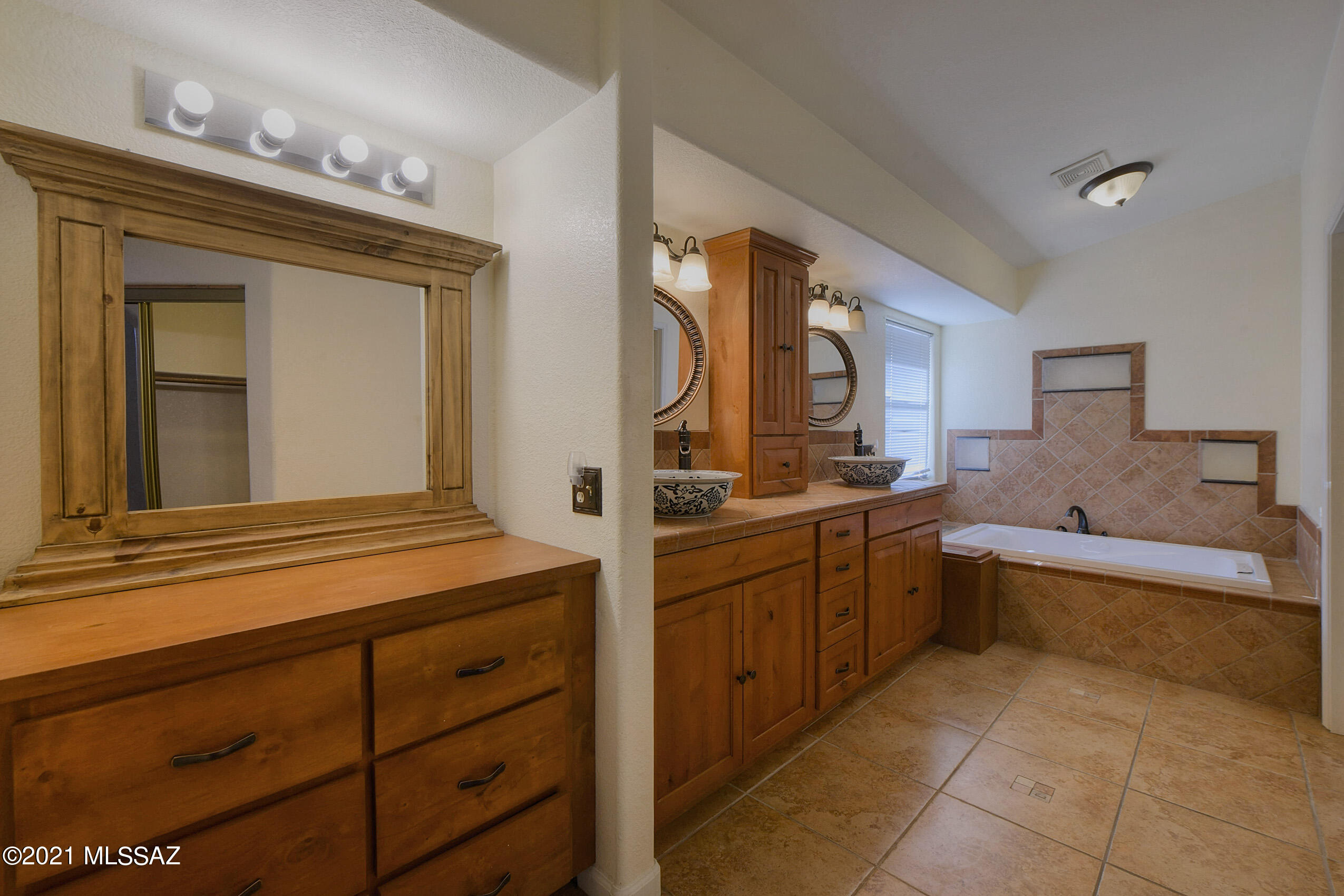 9000 N Veridian Drive