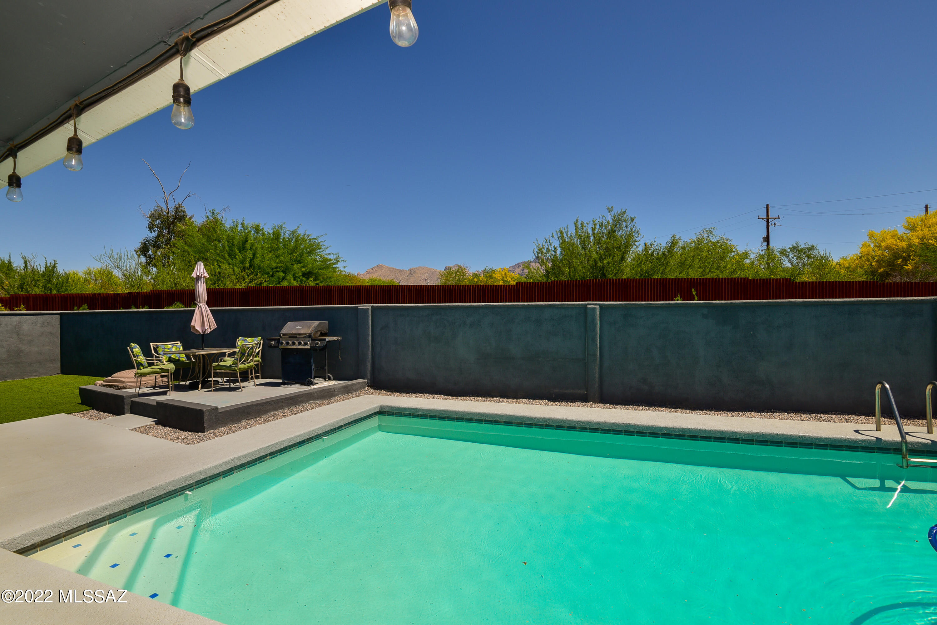 5520 N Northern Hills Drive