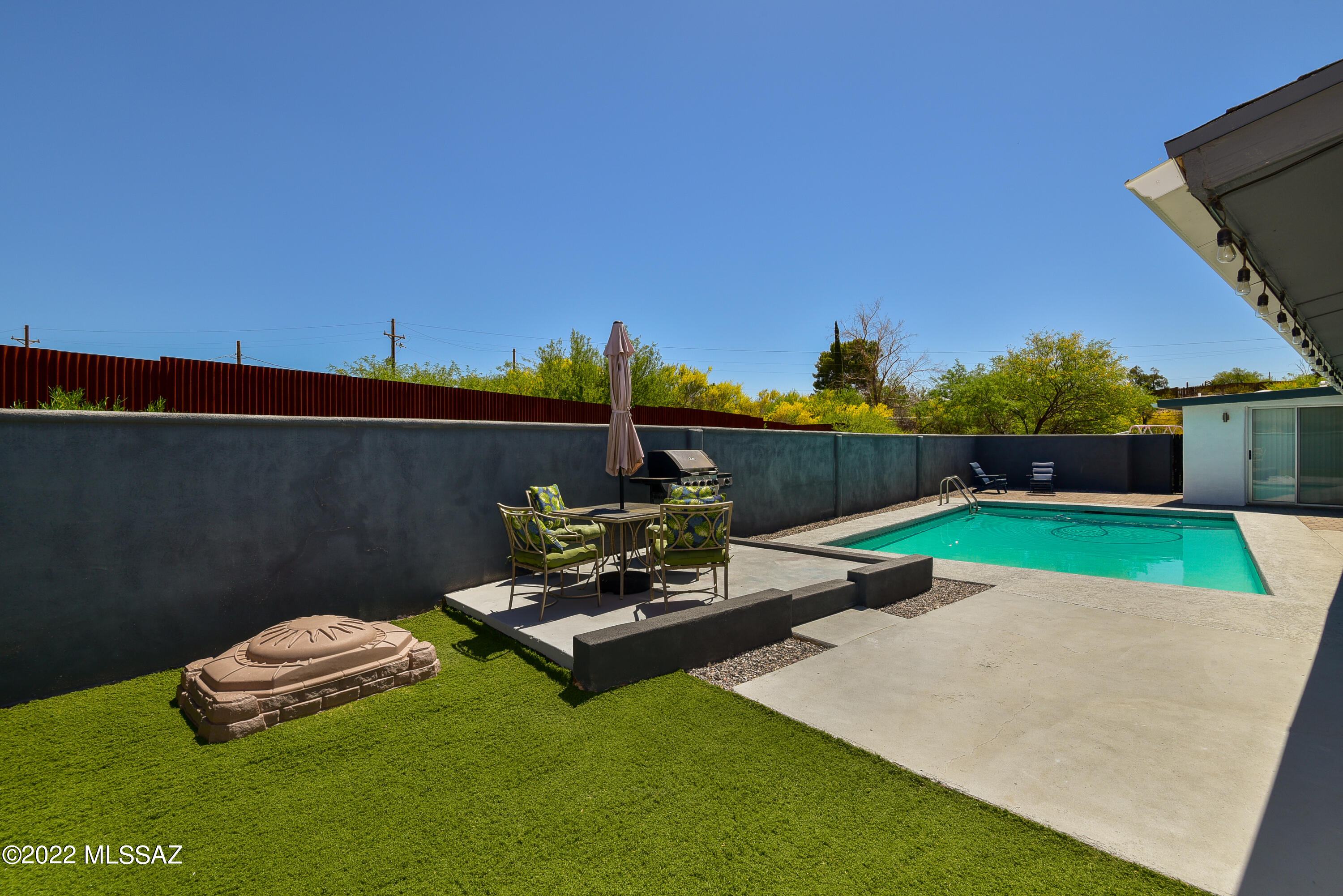 5520 N Northern Hills Drive