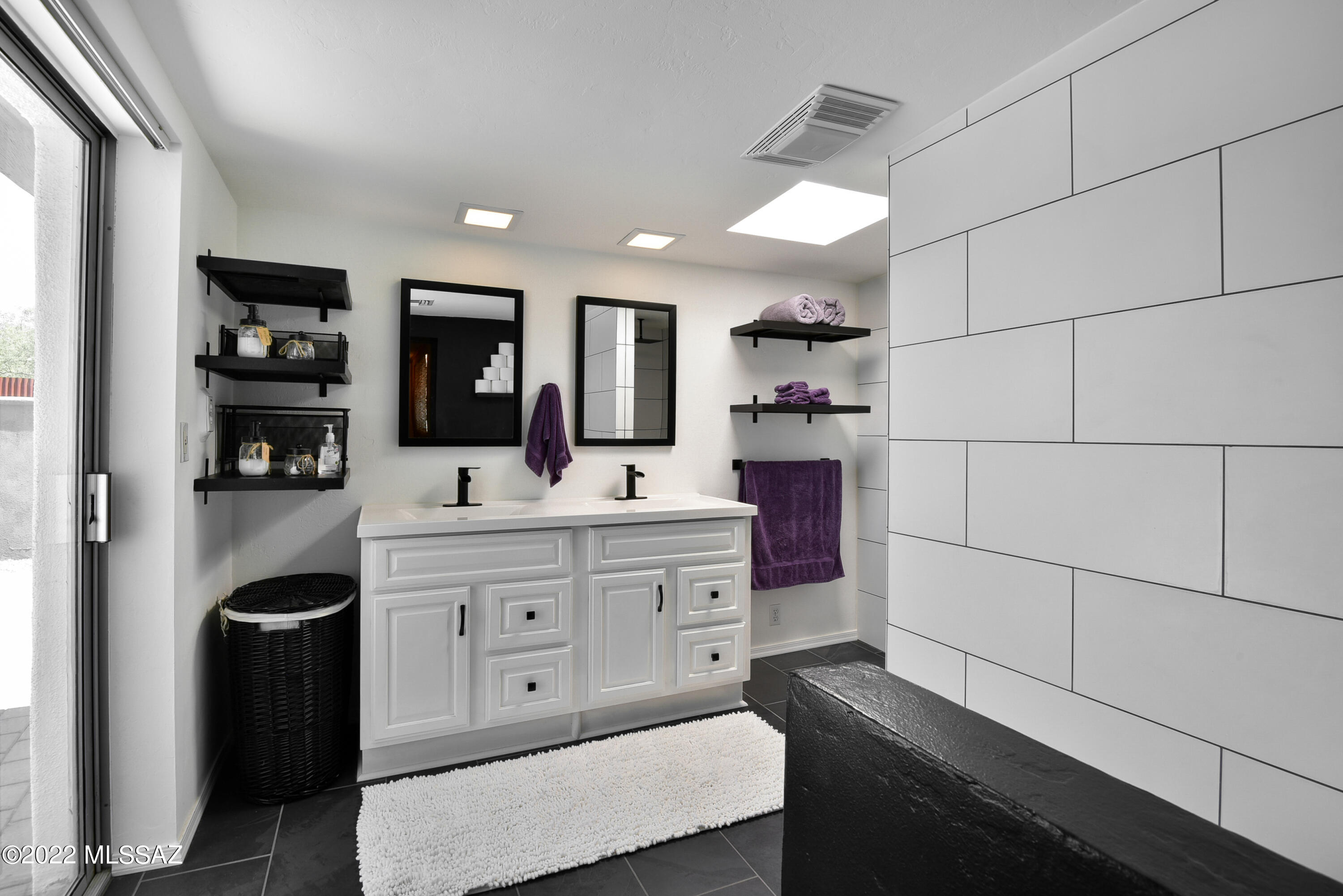 5520 N Northern Hills Drive