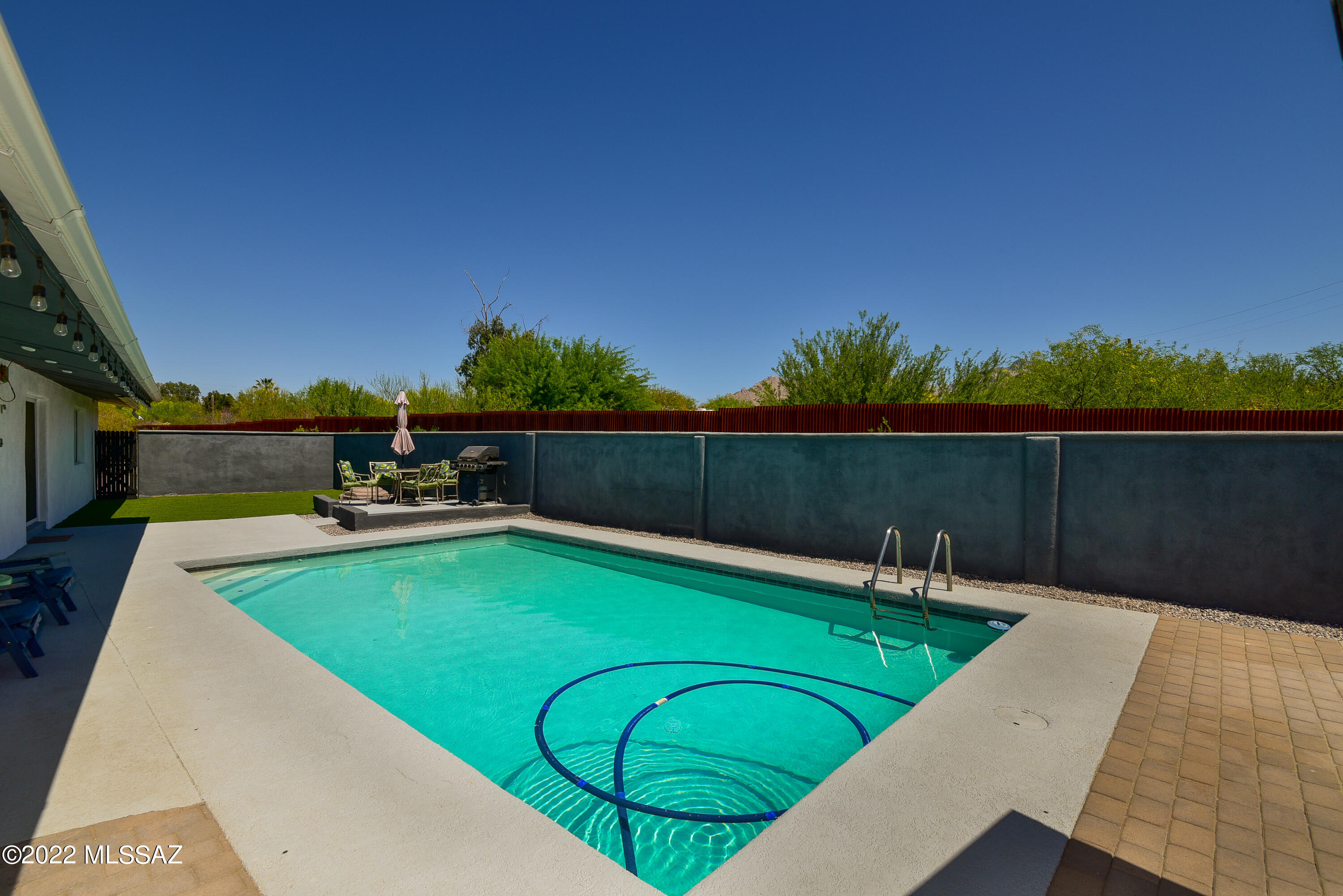 5520 N Northern Hills Drive