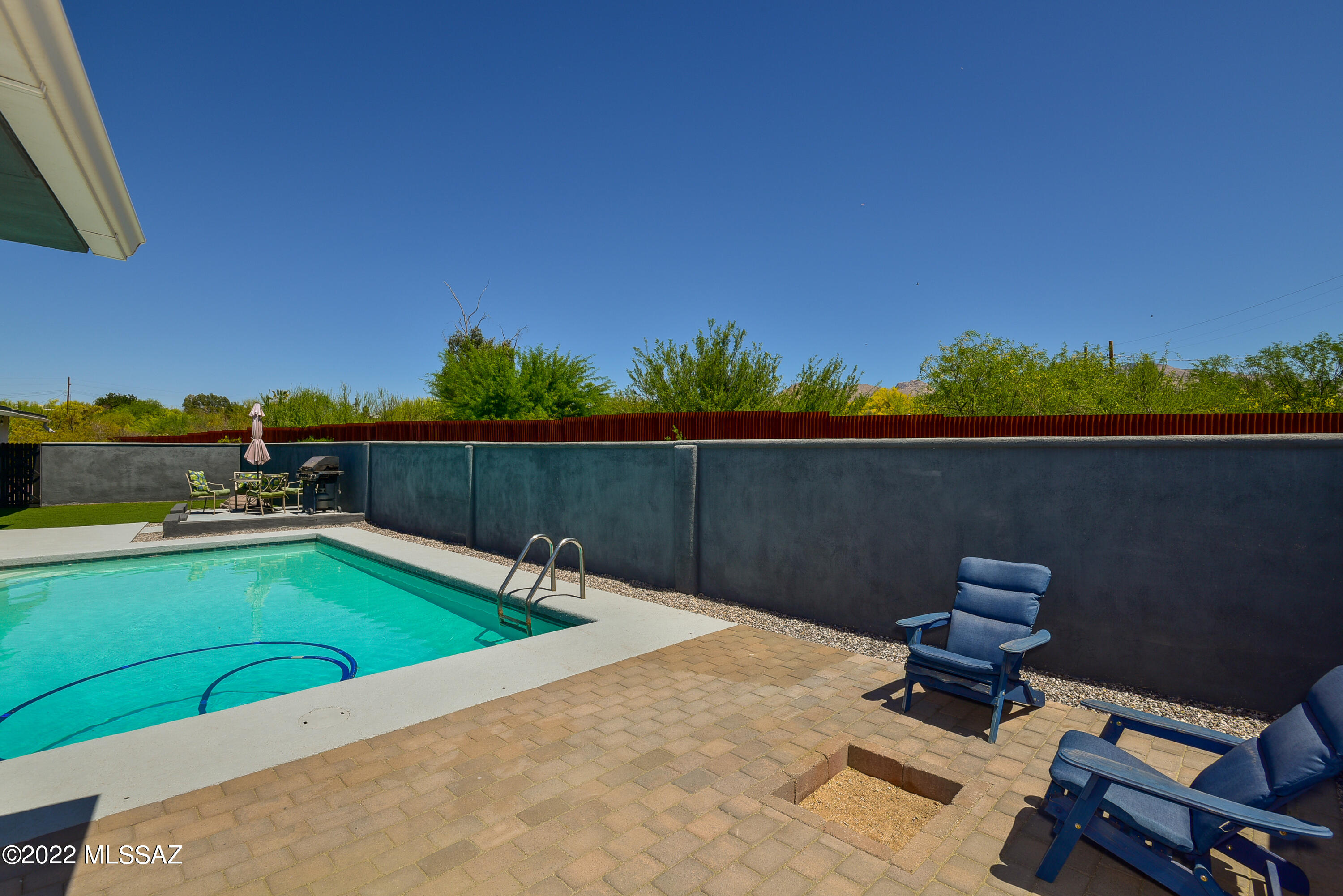 5520 N Northern Hills Drive