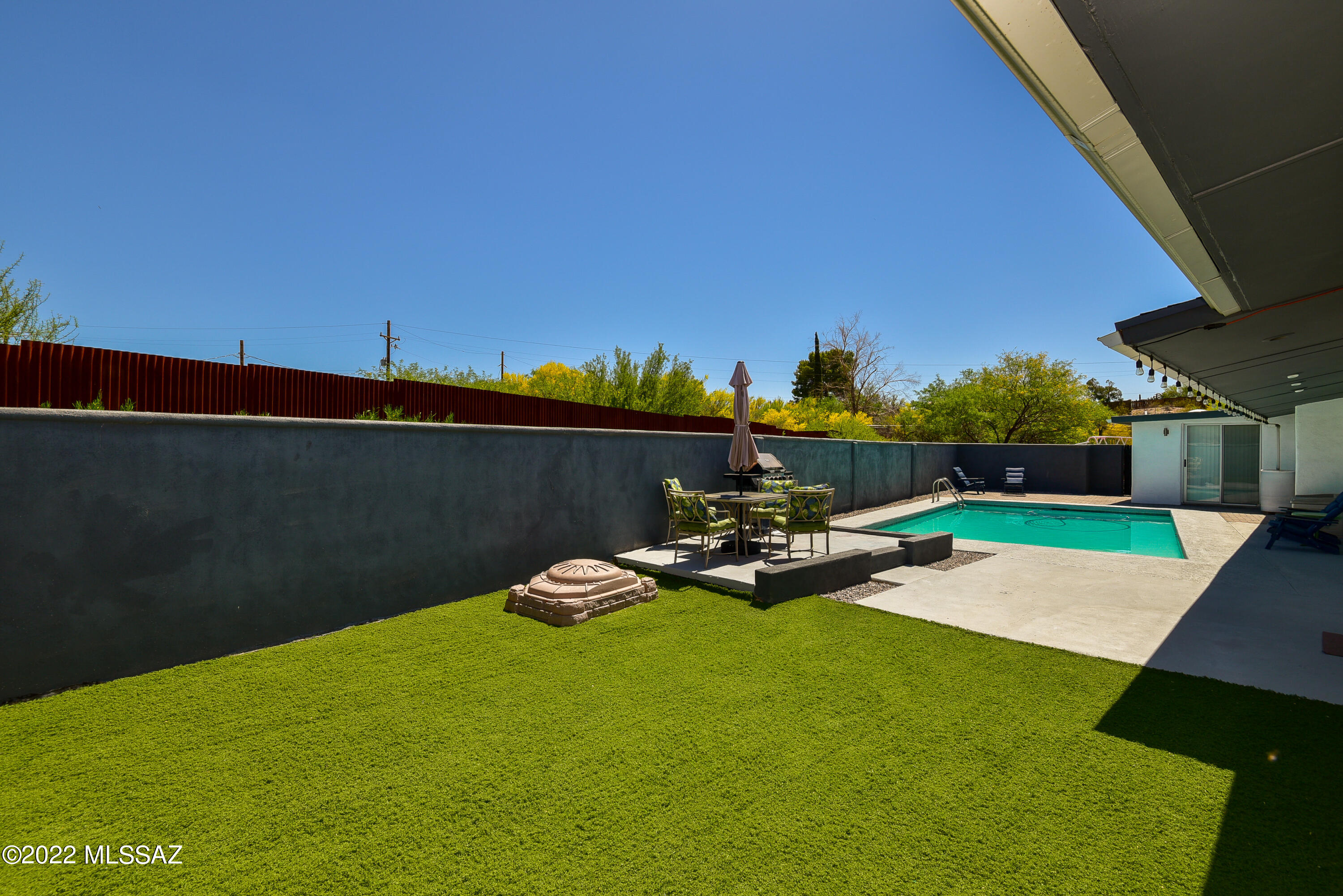 5520 N Northern Hills Drive