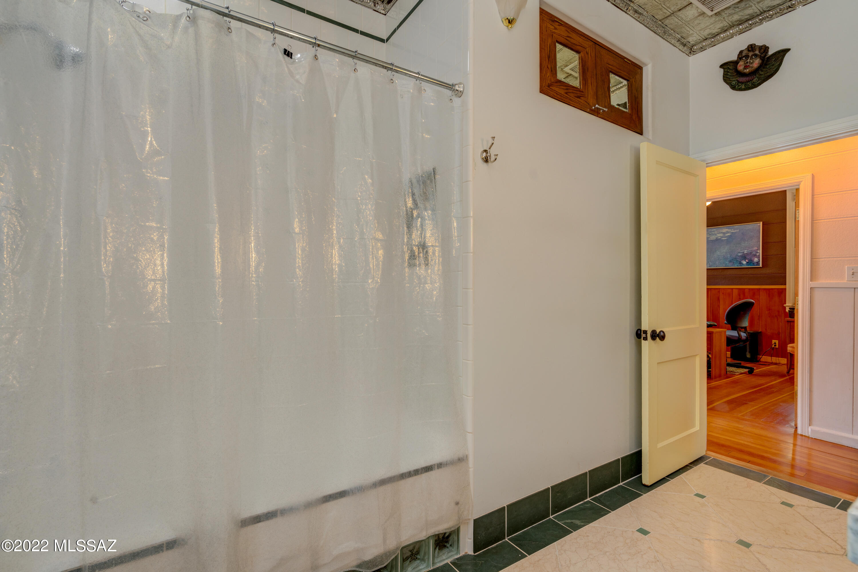 4241 E Linden Street