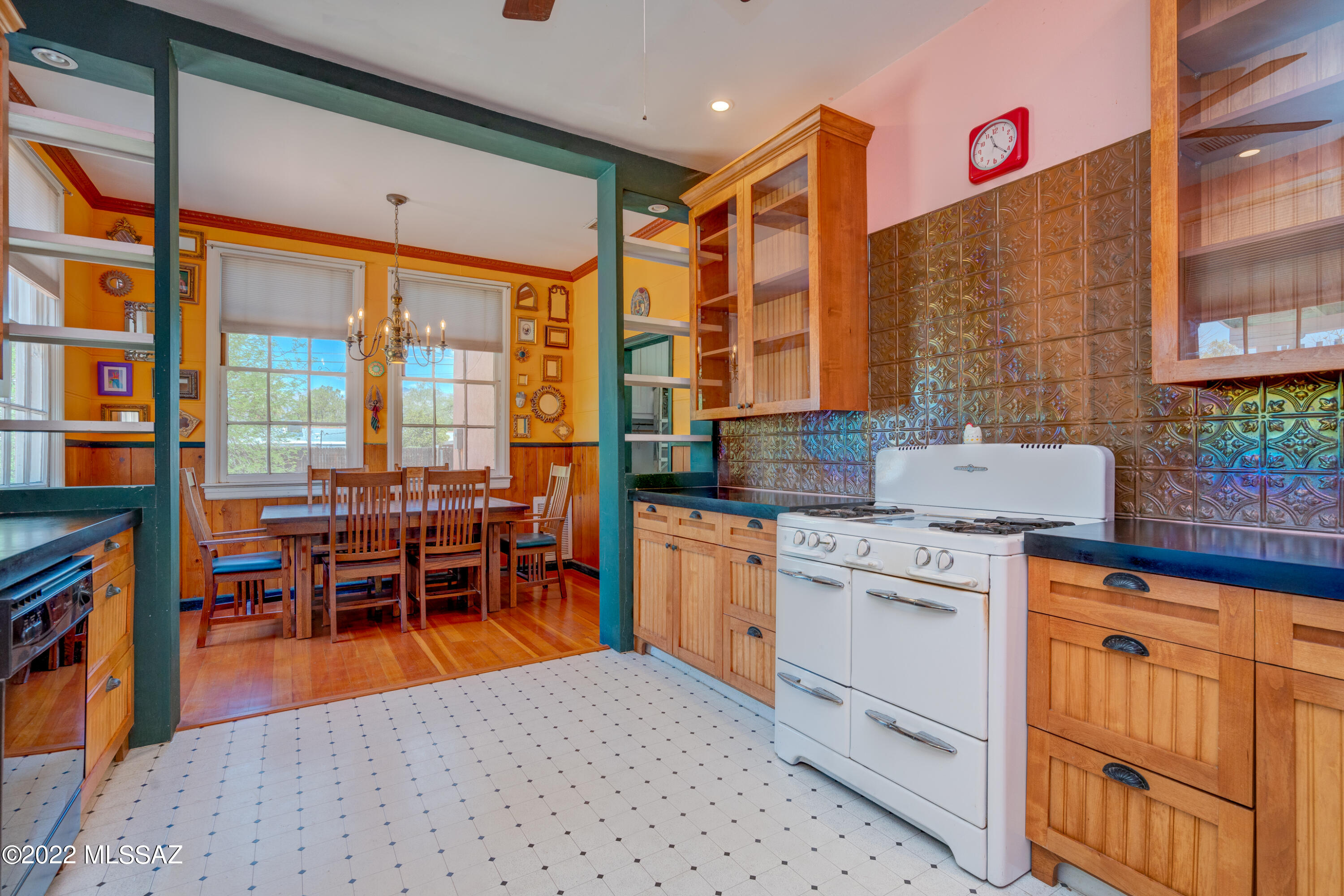 4241 E Linden Street