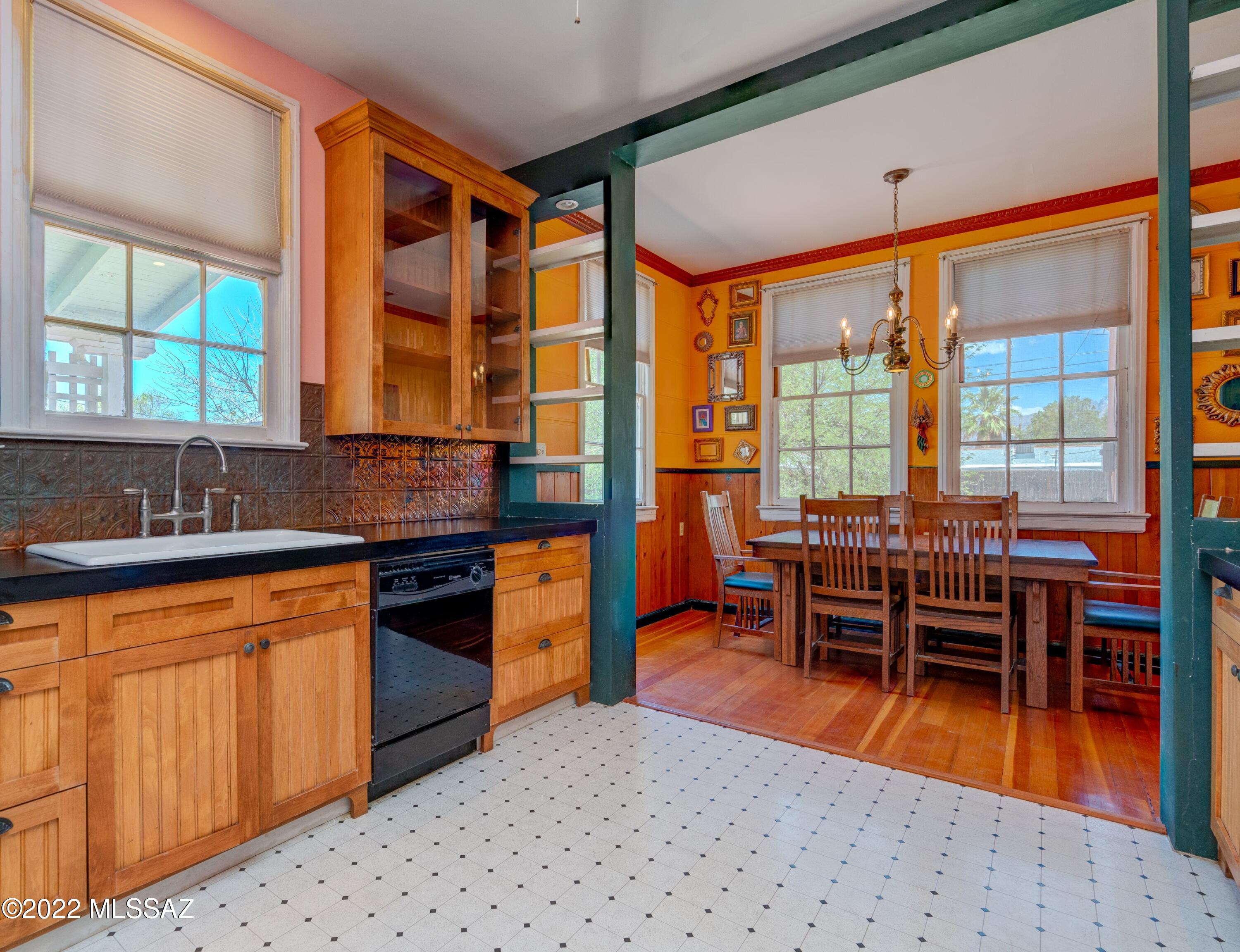 4241 E Linden Street