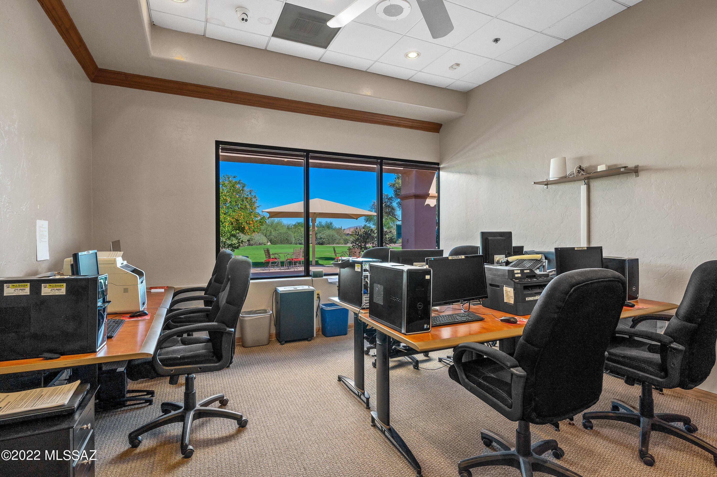 9541 N Twinkling Shadows Way