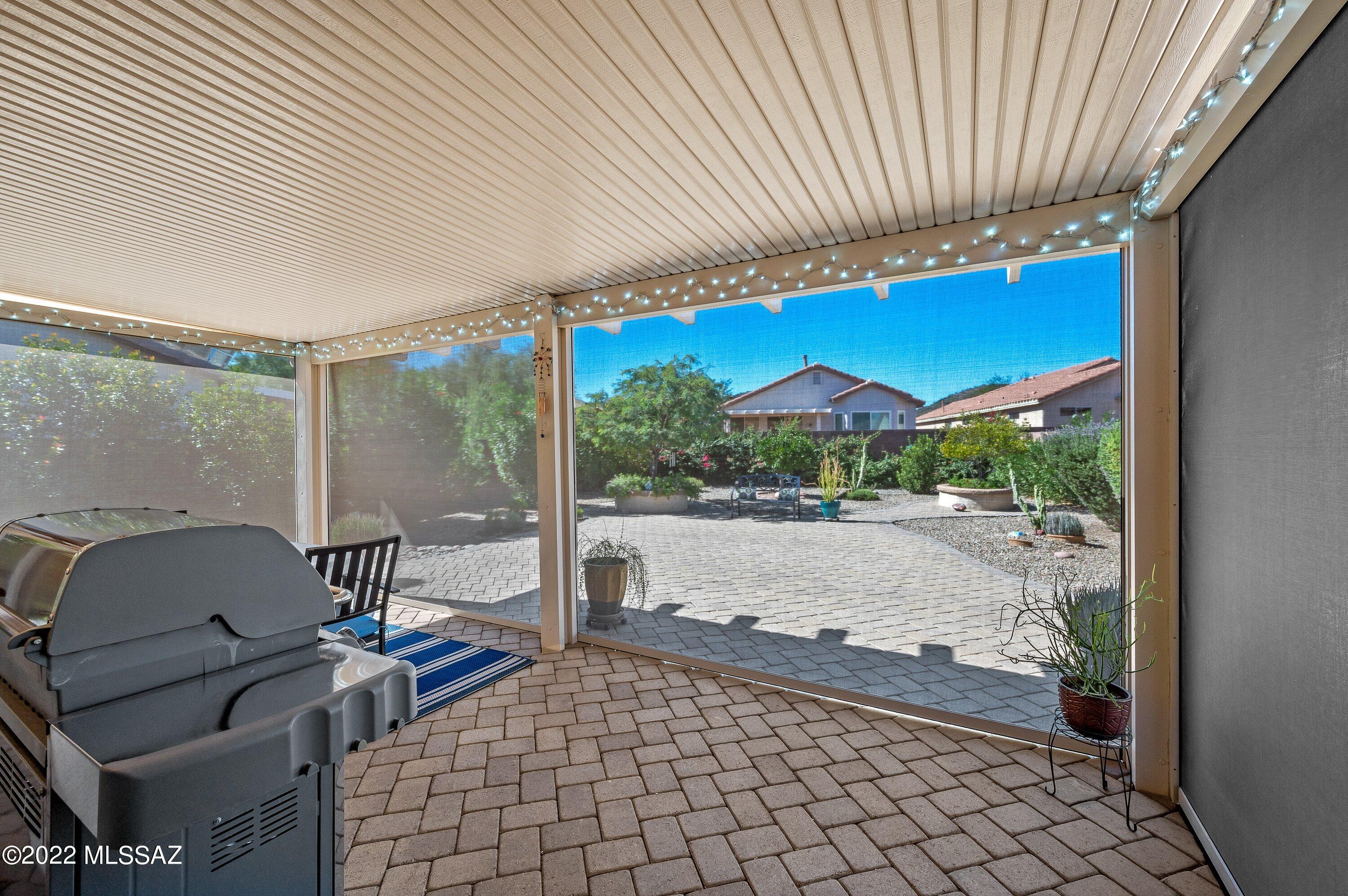 9541 N Twinkling Shadows Way