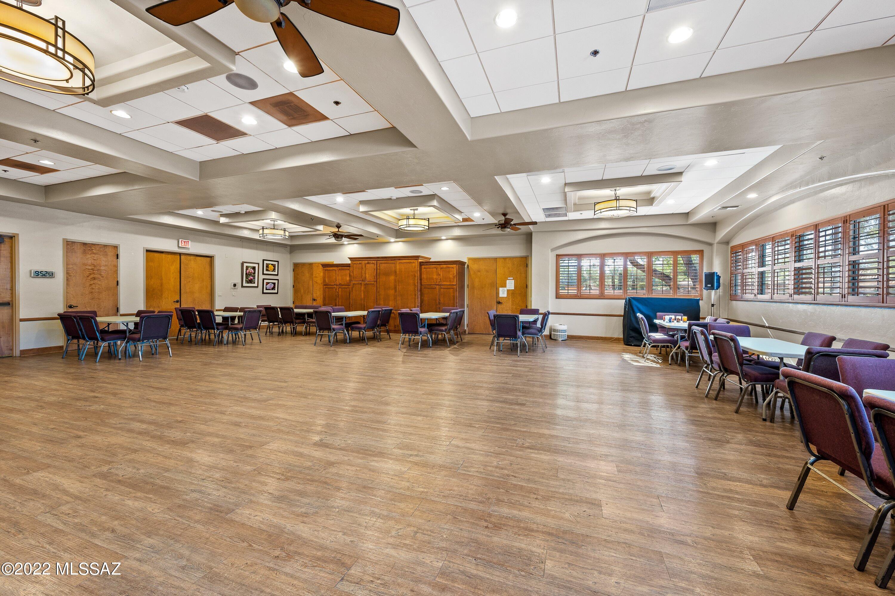 9541 N Twinkling Shadows Way