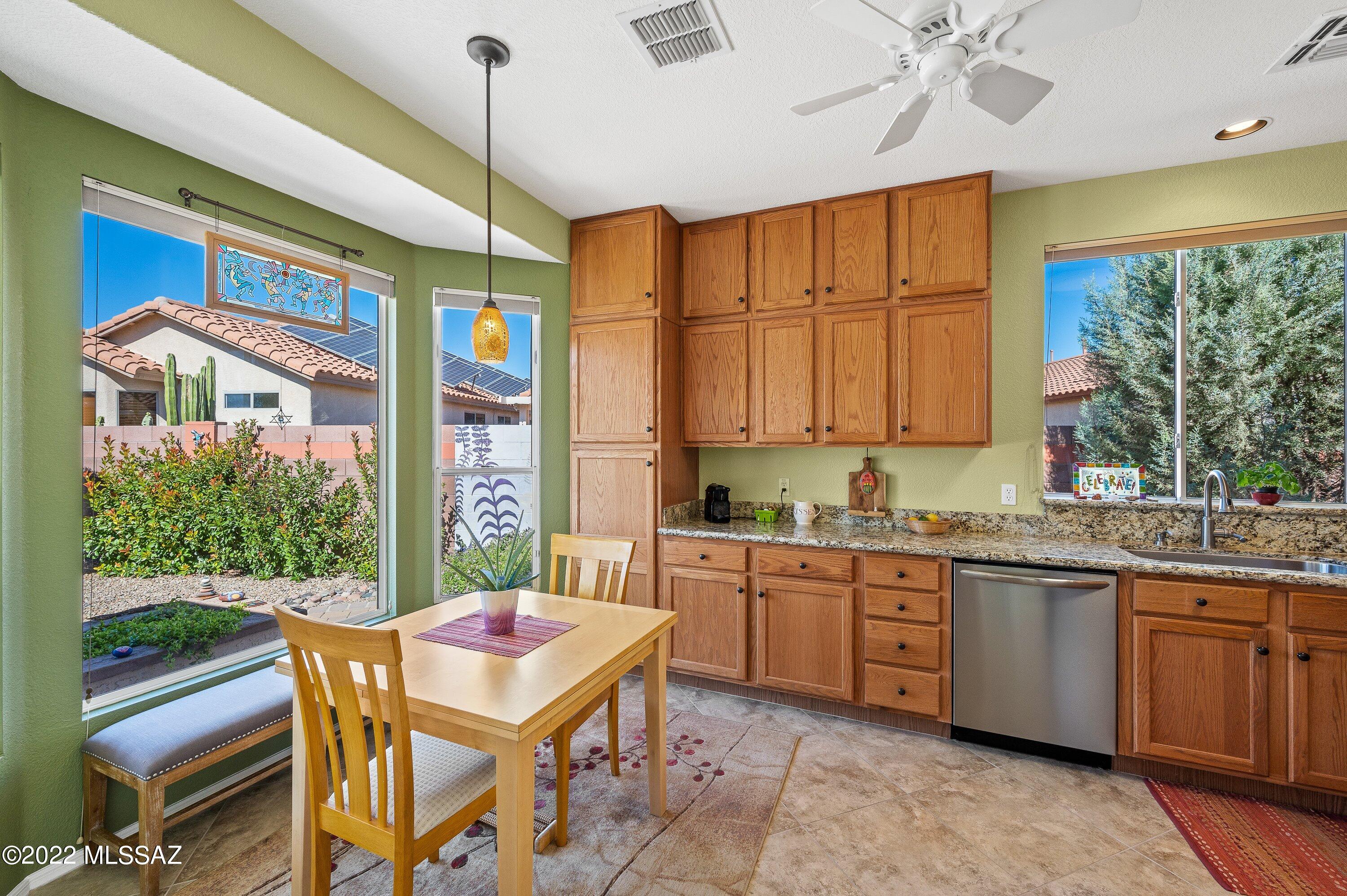 9541 N Twinkling Shadows Way