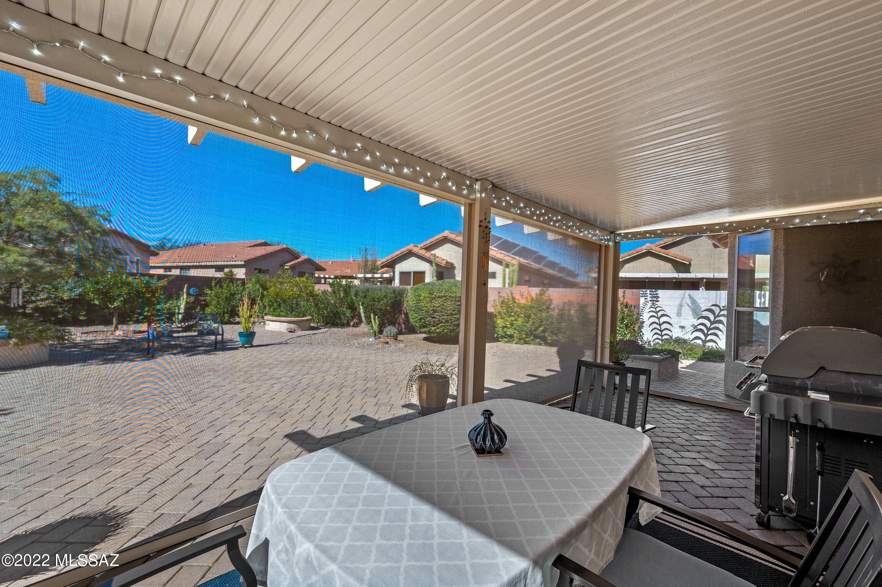 9541 N Twinkling Shadows Way