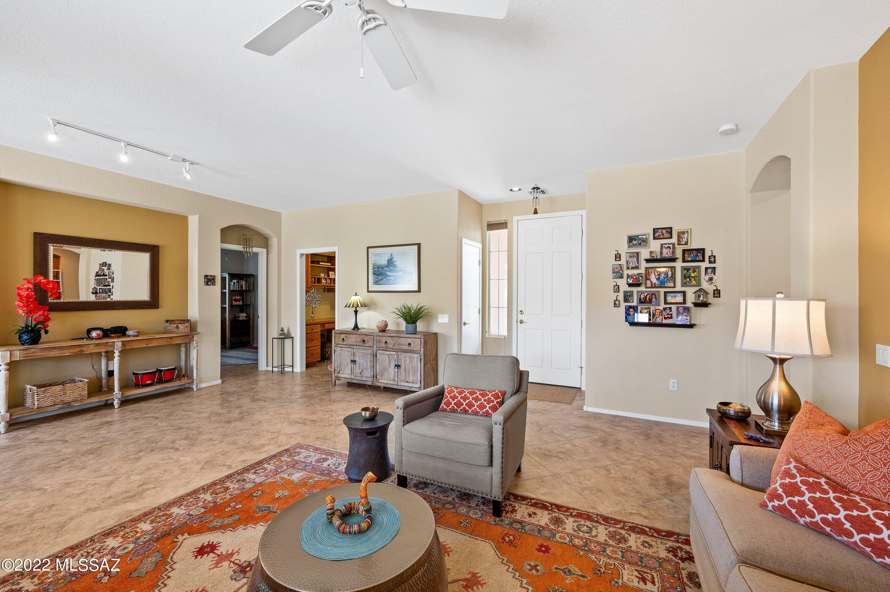 9541 N Twinkling Shadows Way