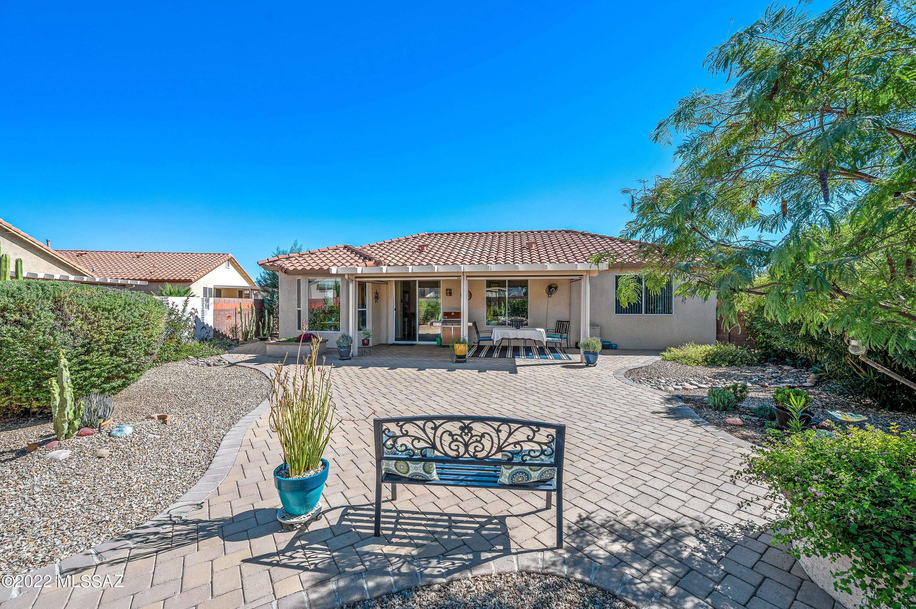 9541 N Twinkling Shadows Way