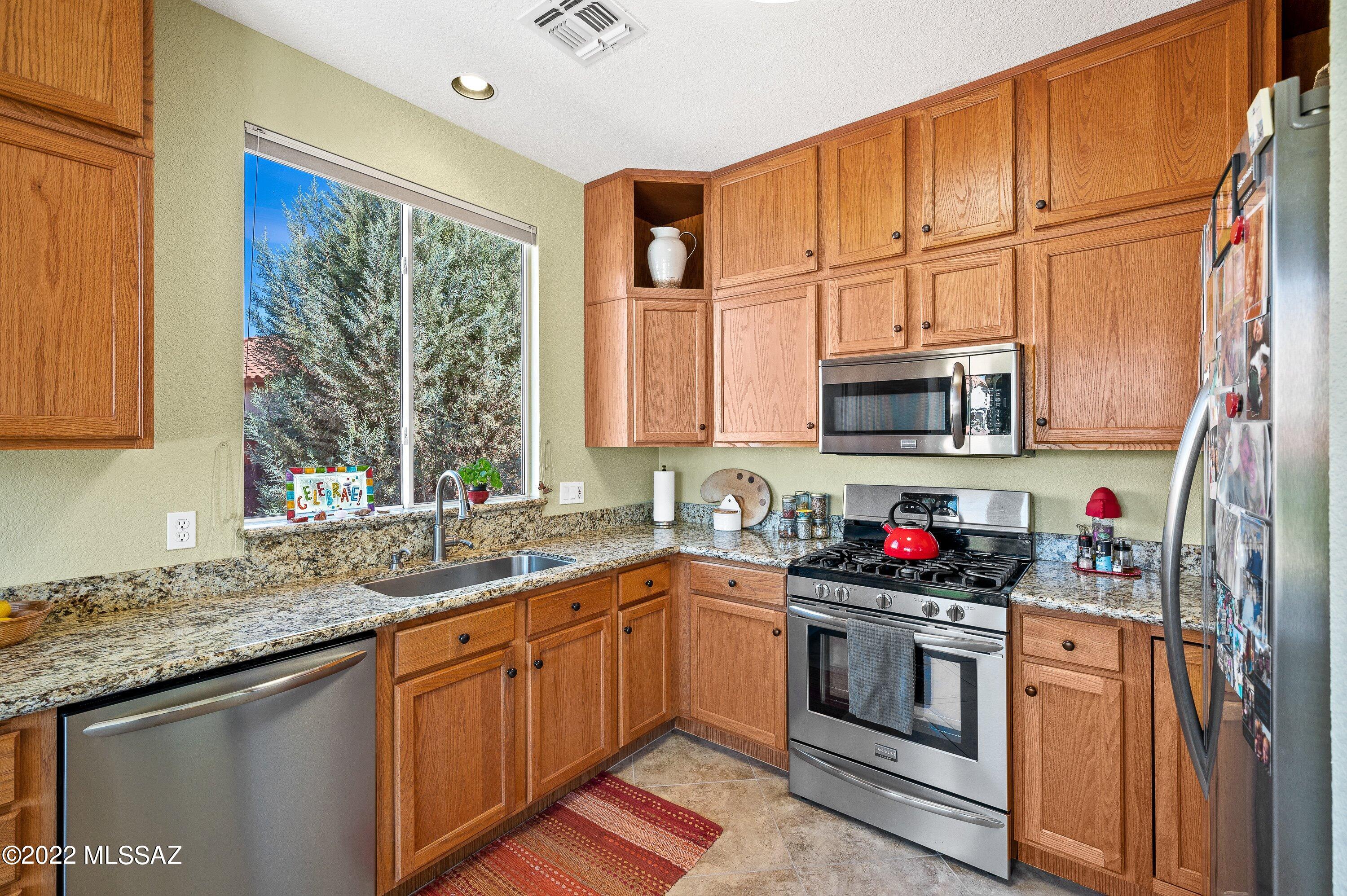 9541 N Twinkling Shadows Way