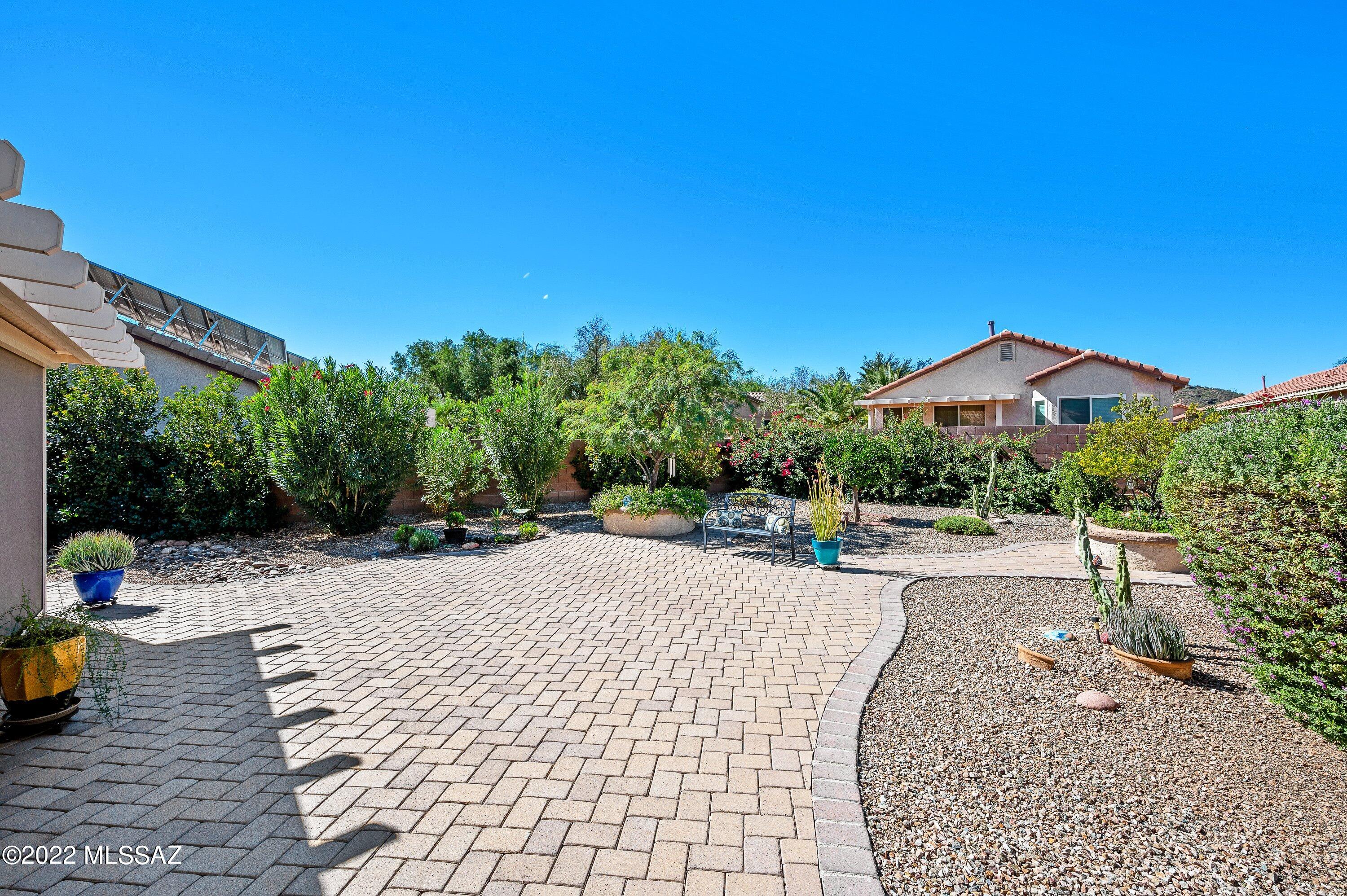 9541 N Twinkling Shadows Way