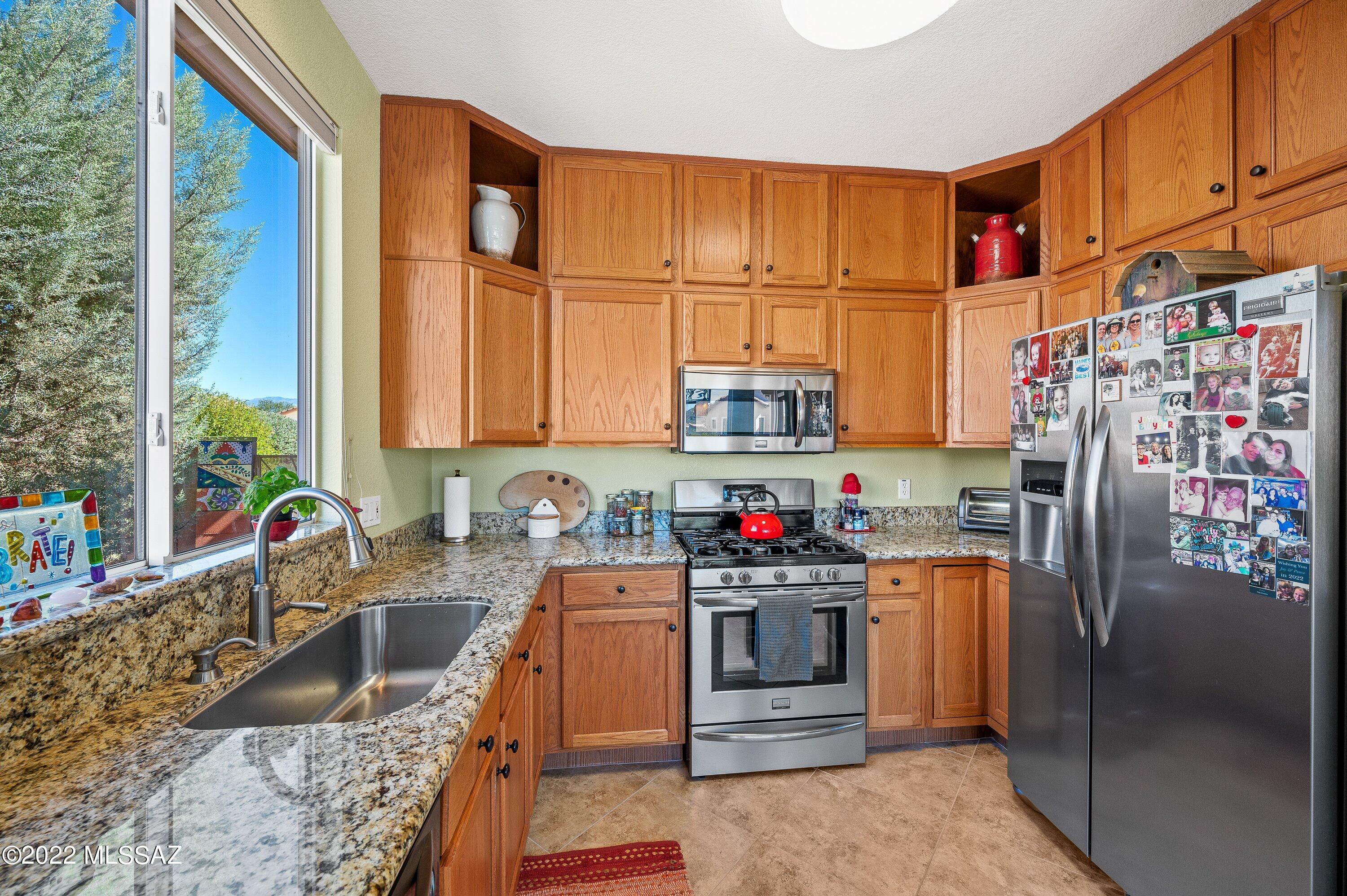 9541 N Twinkling Shadows Way