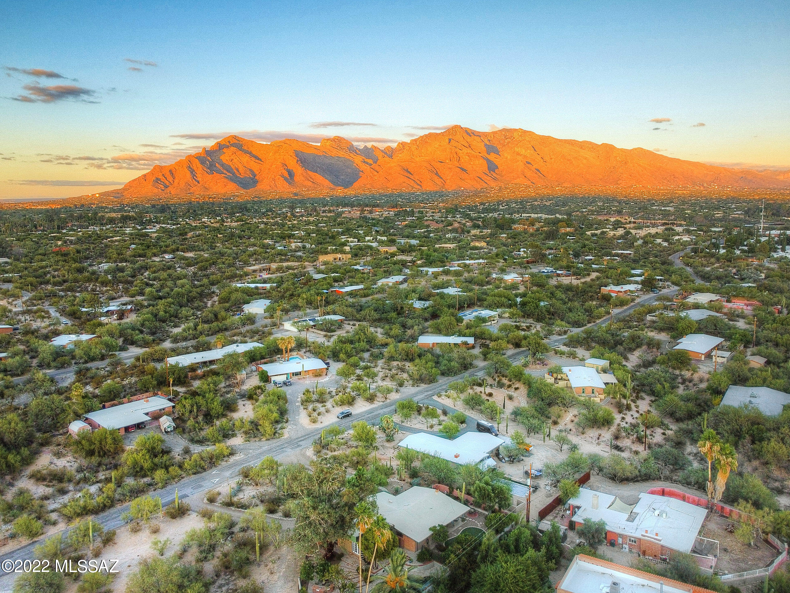 1037 W Los Alamos Street