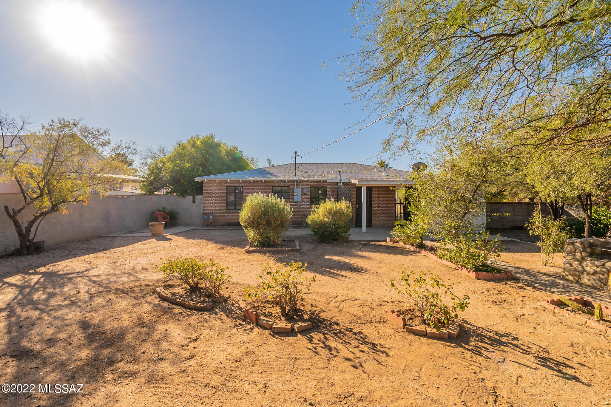 4233 E Linden Street