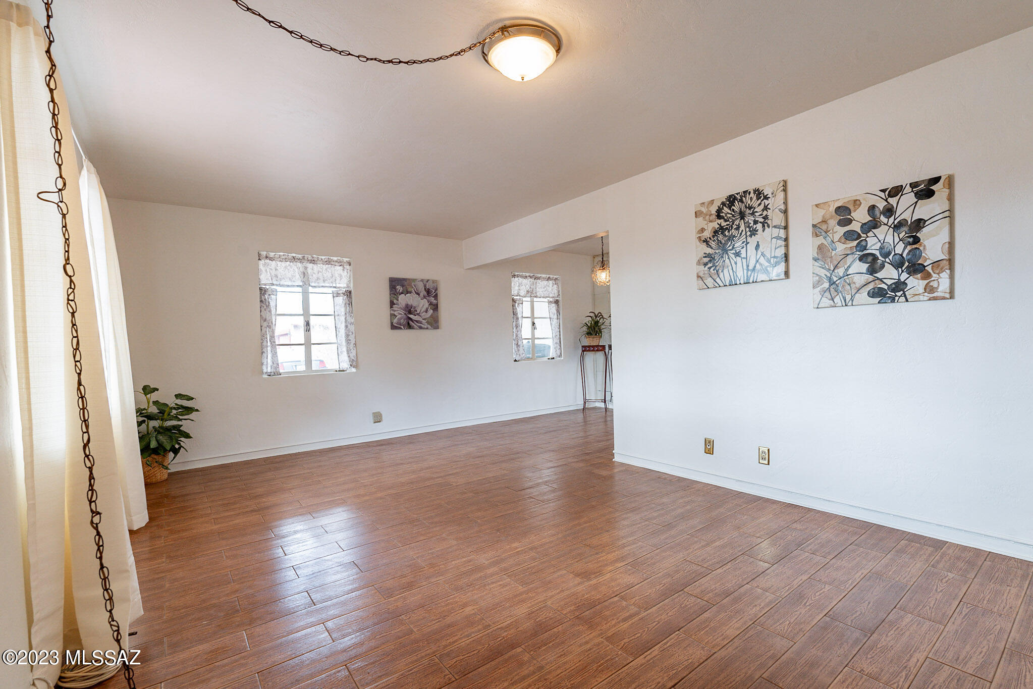 4233 E Linden Street