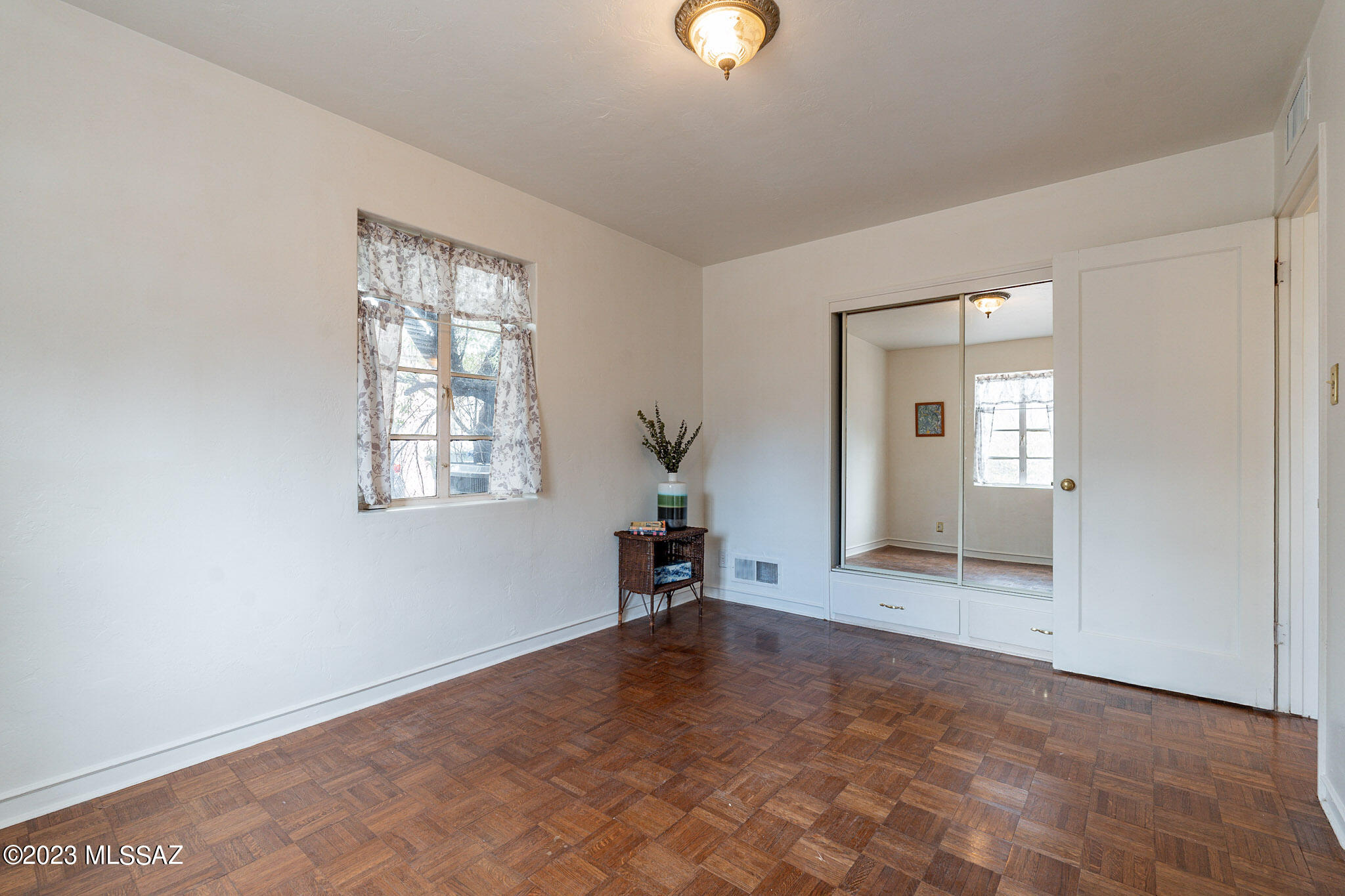 4233 E Linden Street