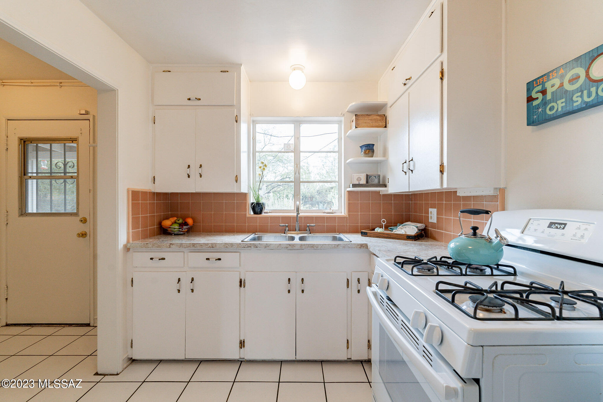 4233 E Linden Street