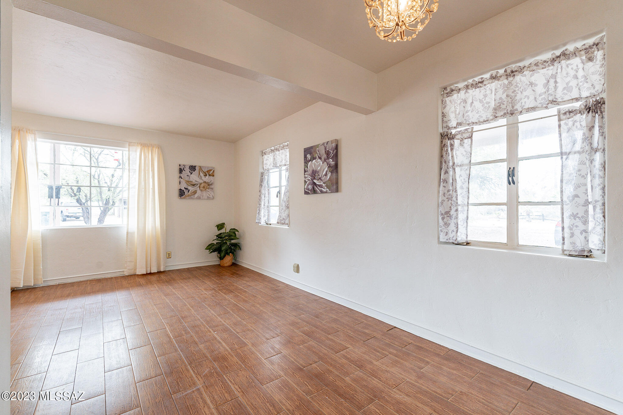 4233 E Linden Street