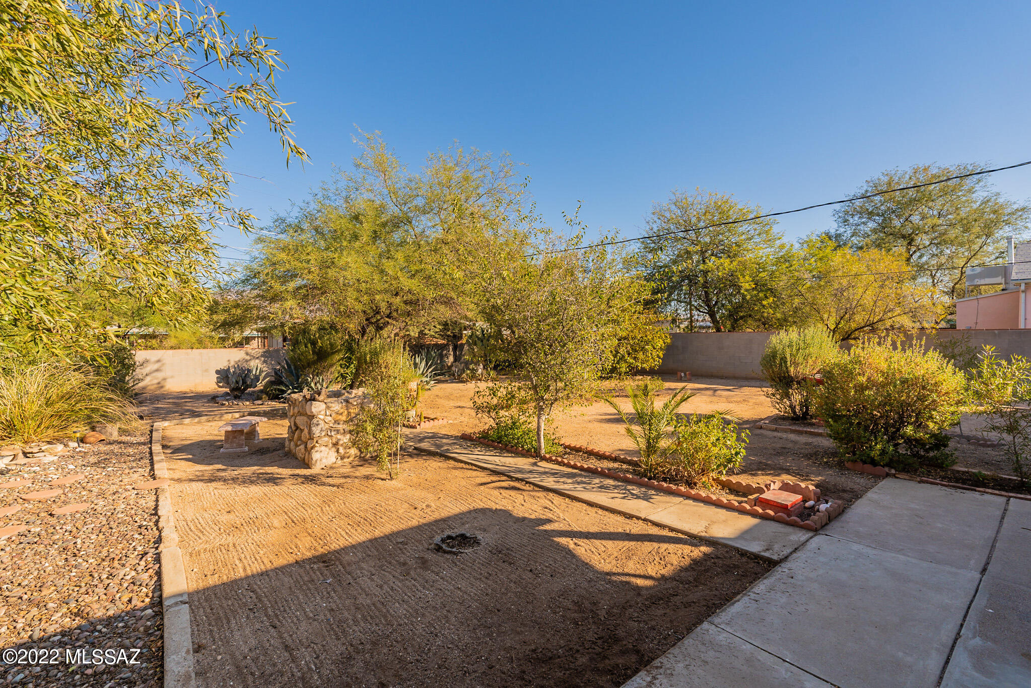 4233 E Linden Street