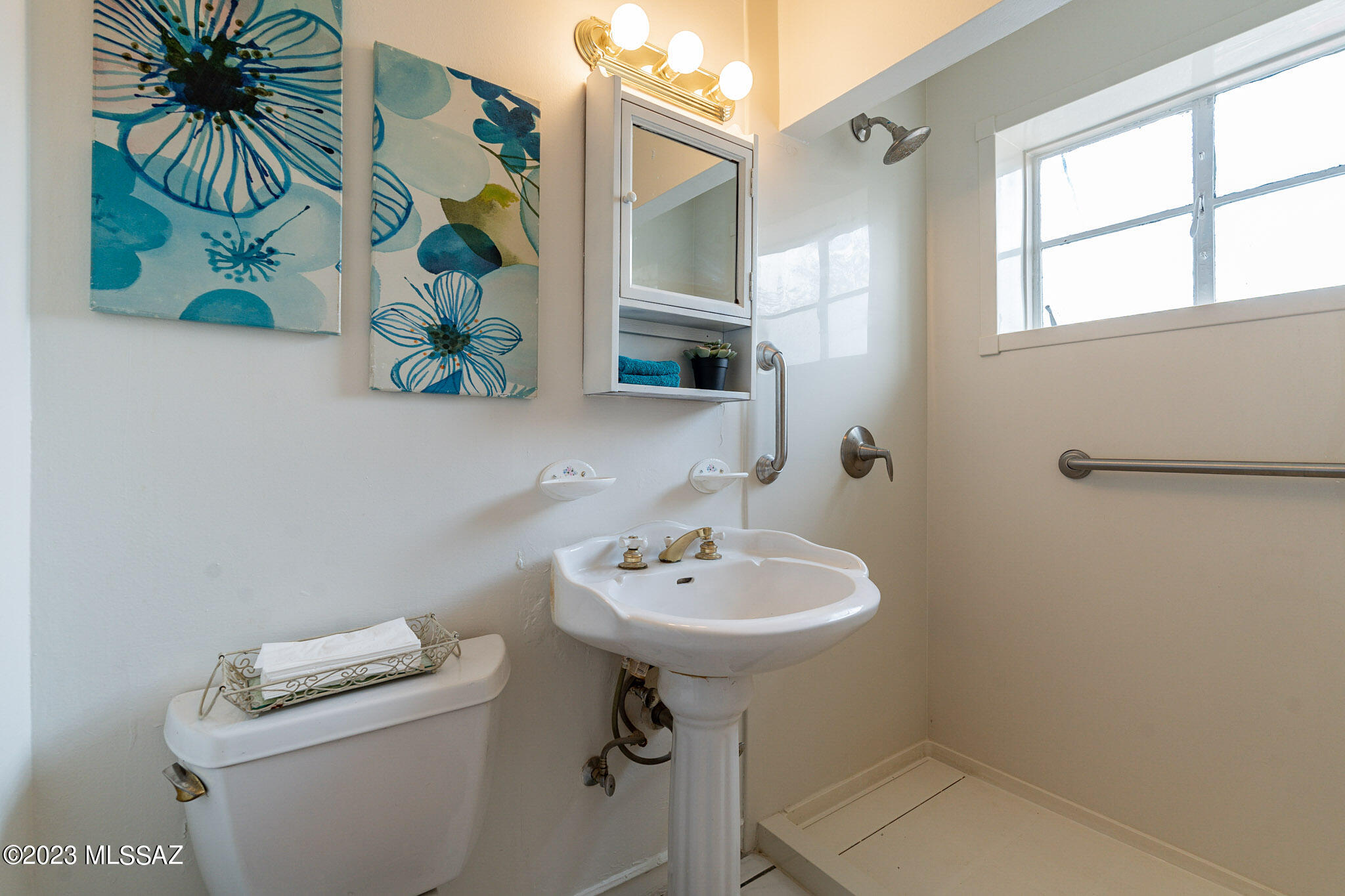 4233 E Linden Street