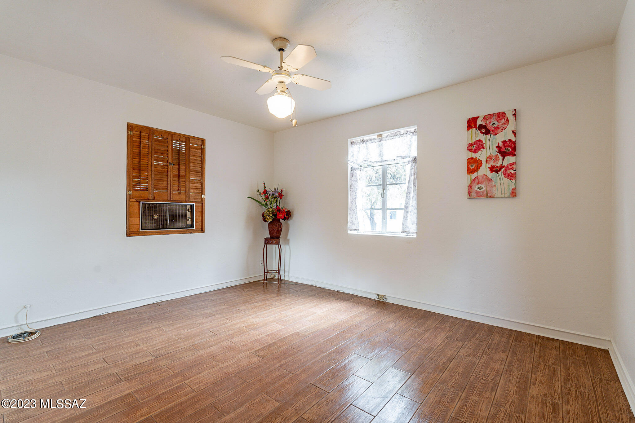 4233 E Linden Street