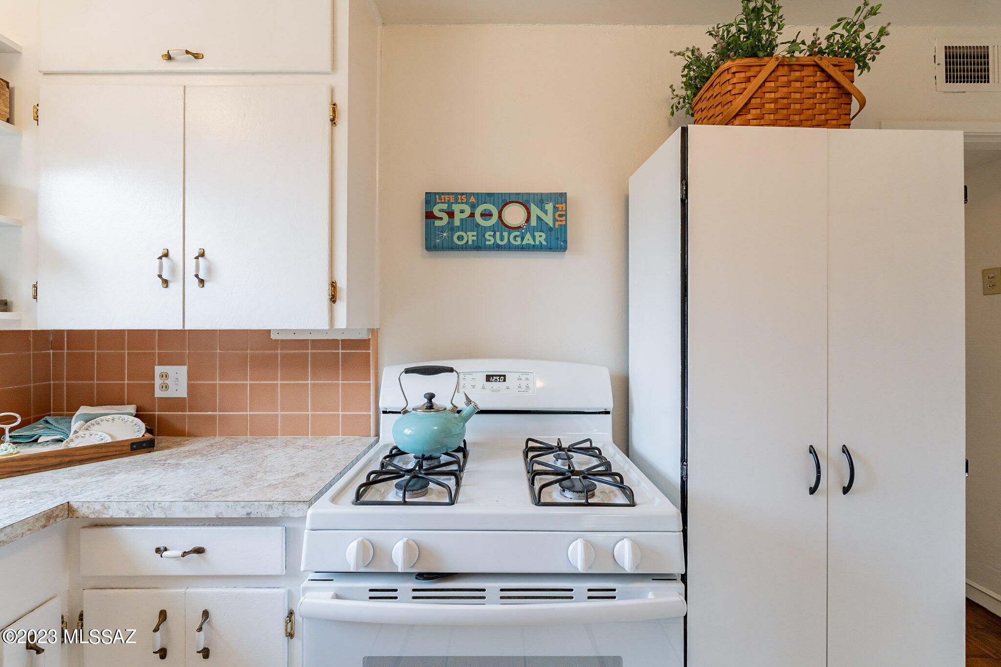 4233 E Linden Street