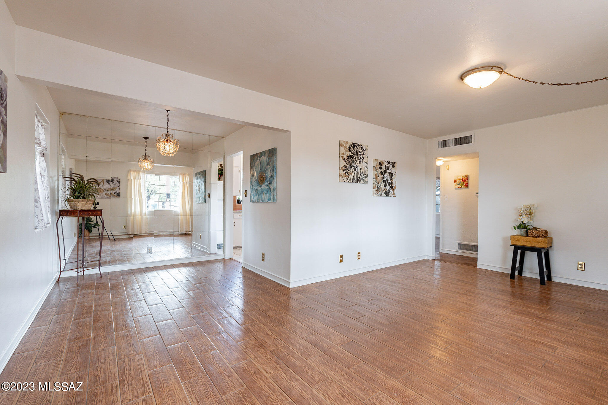 4233 E Linden Street