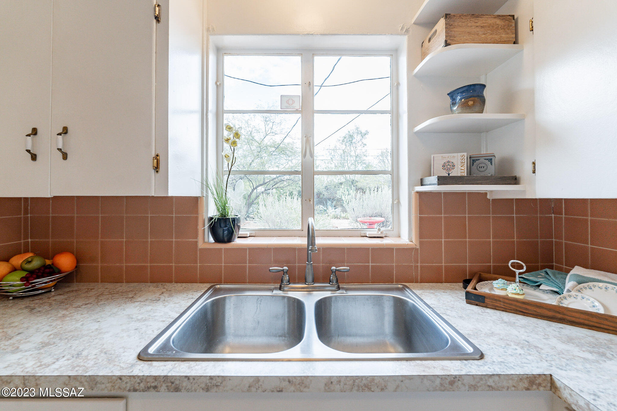 4233 E Linden Street