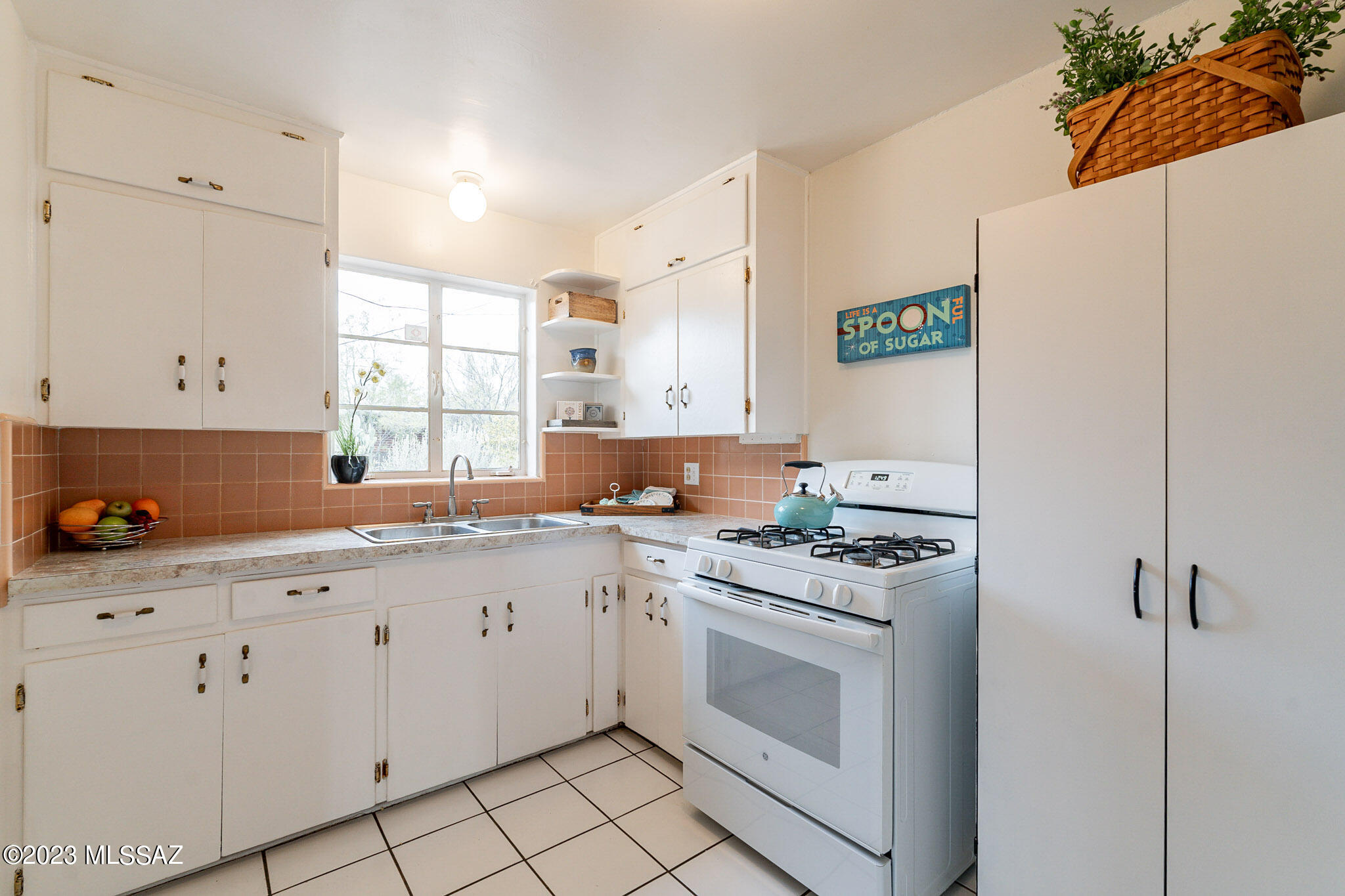 4233 E Linden Street